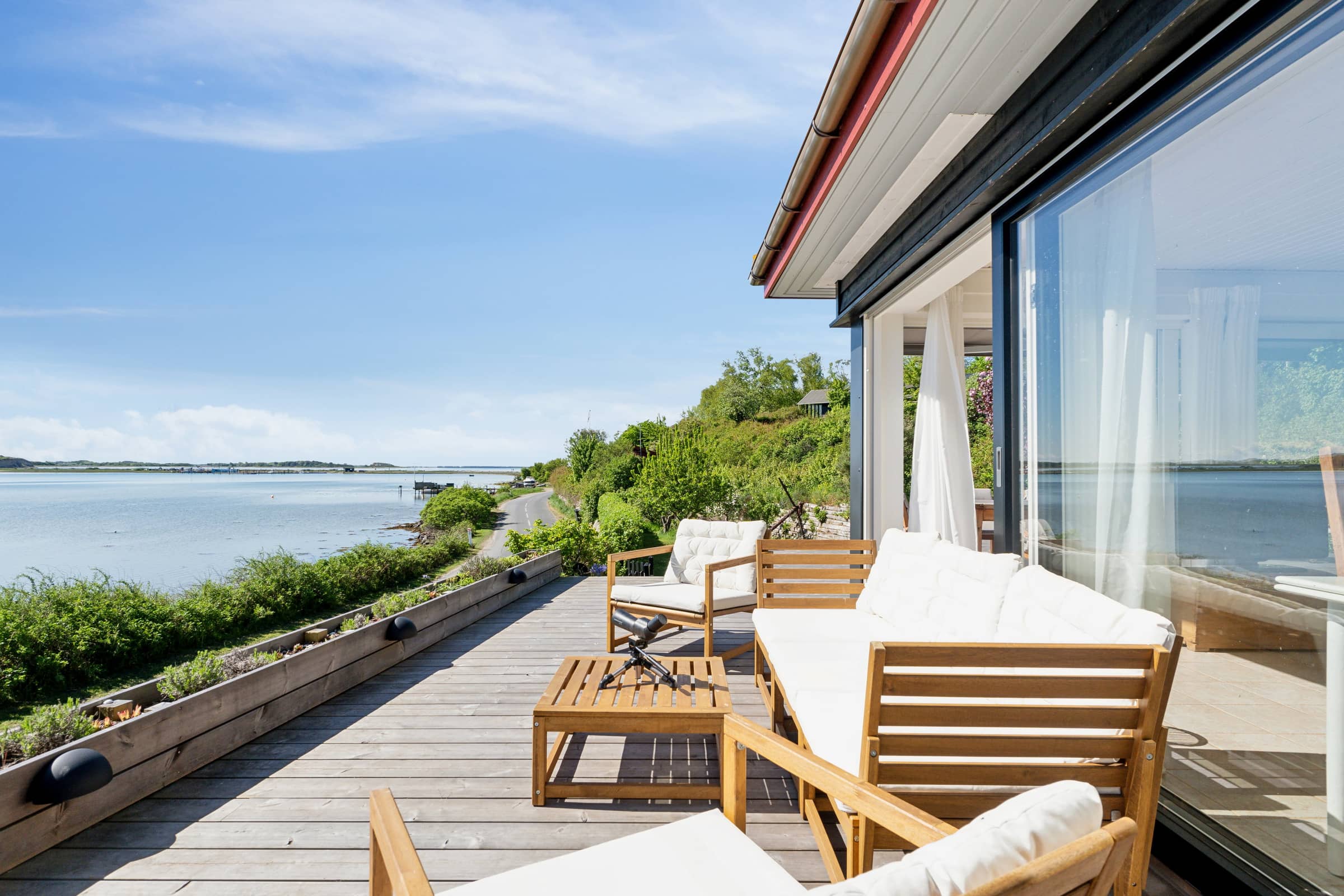 Nyistandsat sommerhus med herlig panoramaudsigt billede 4