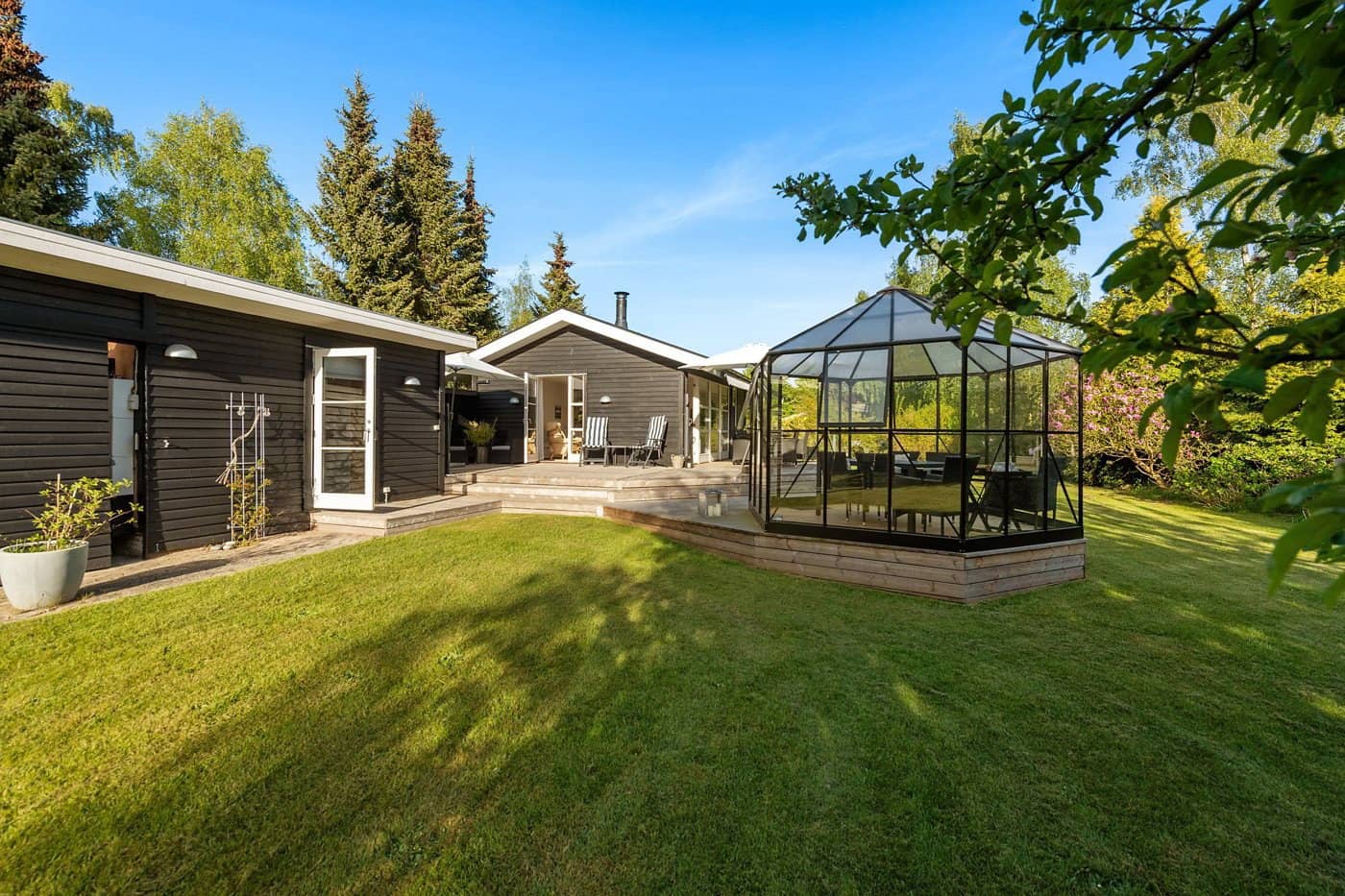 Hyggeligt sommerhus nær strand og natur  billede 2