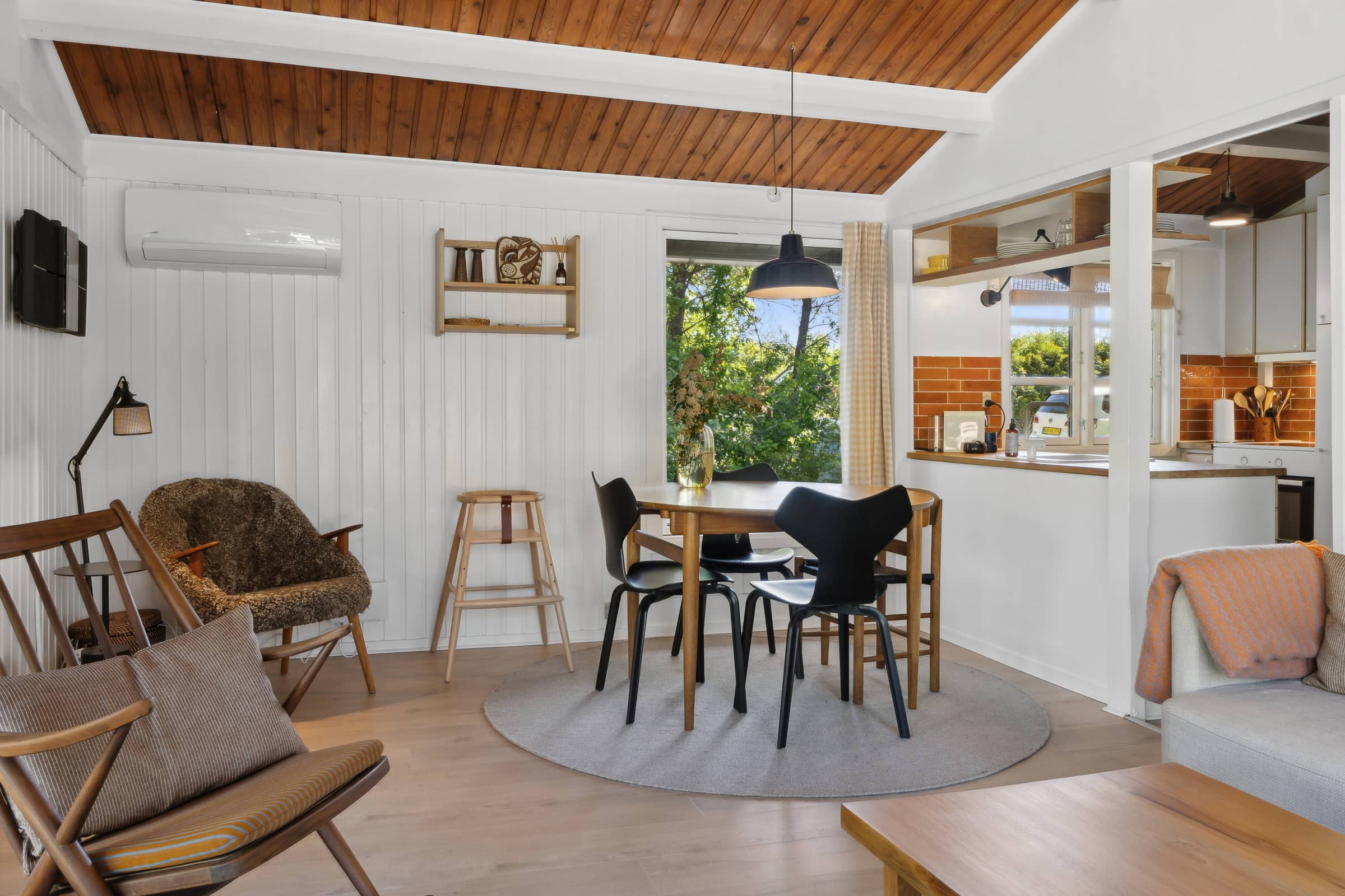 Hyggeligt sommerhus med vildmarksbad og sauna billede 3
