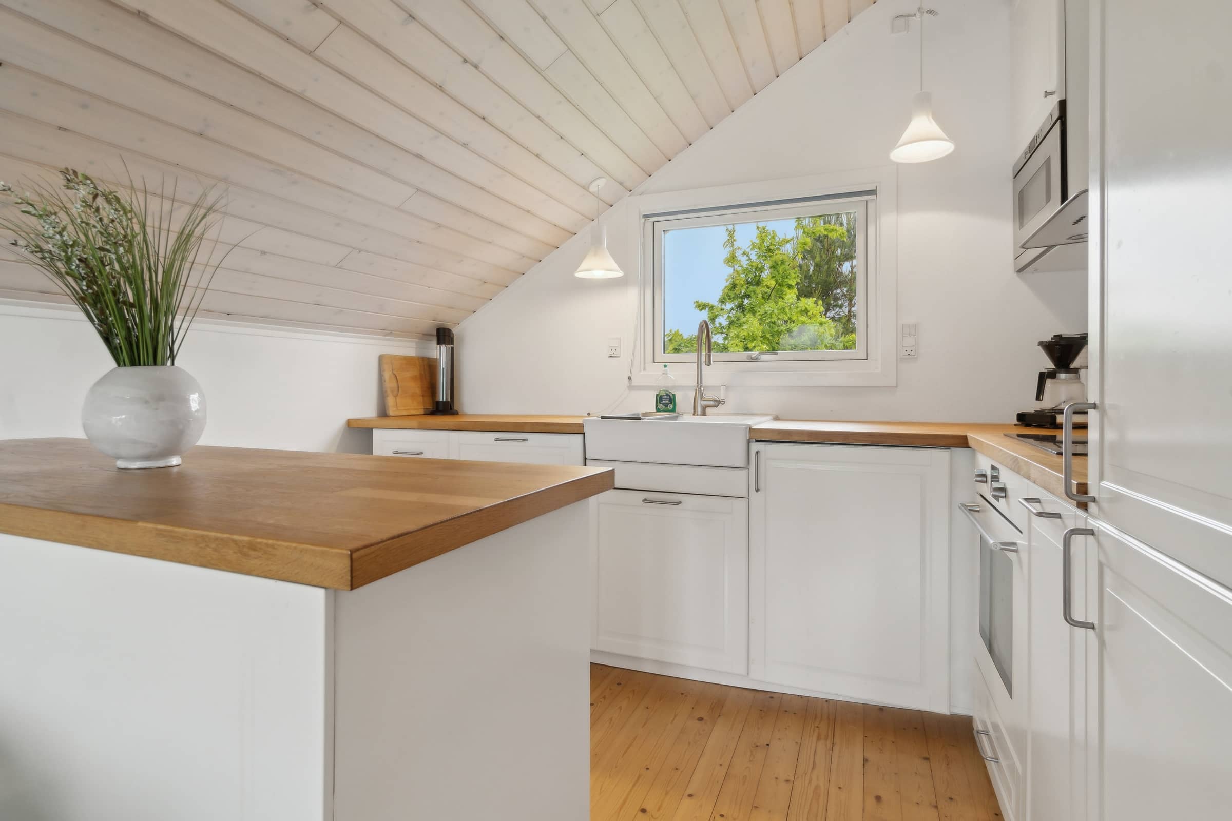 Skønt sommerhus i bynært område billede 5