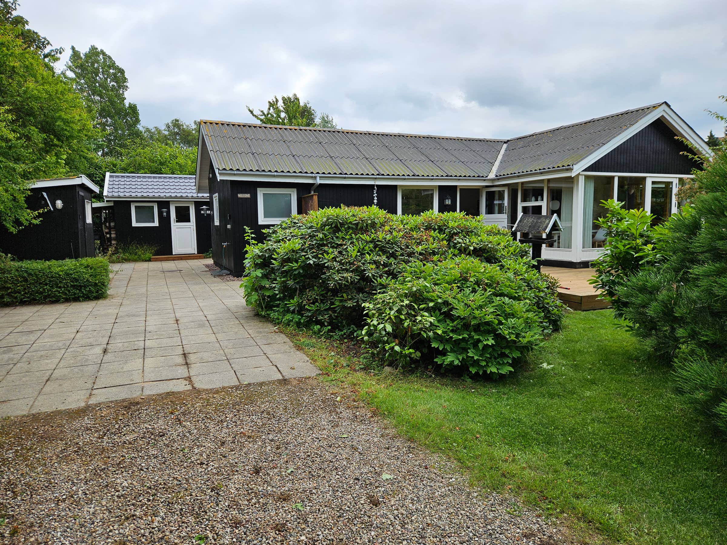 Hyggeligt sommerhus med vildmarksbad billede 2