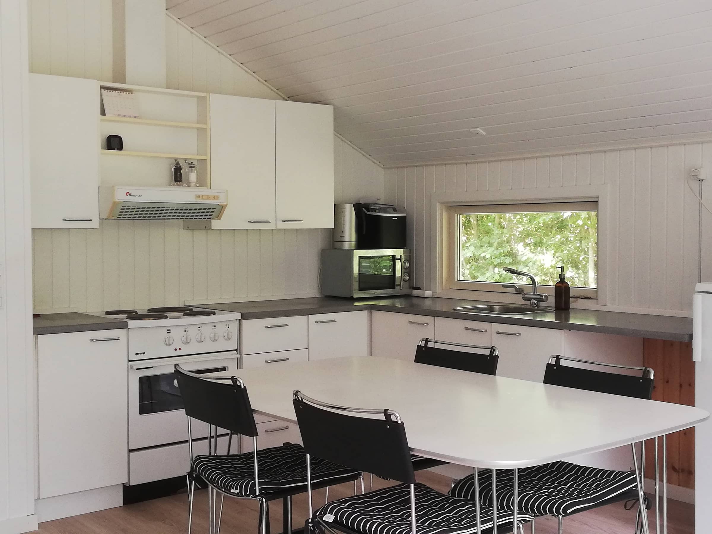 Hyggeligt lyst sommerhus tæt på Marielyst &strand billede 4