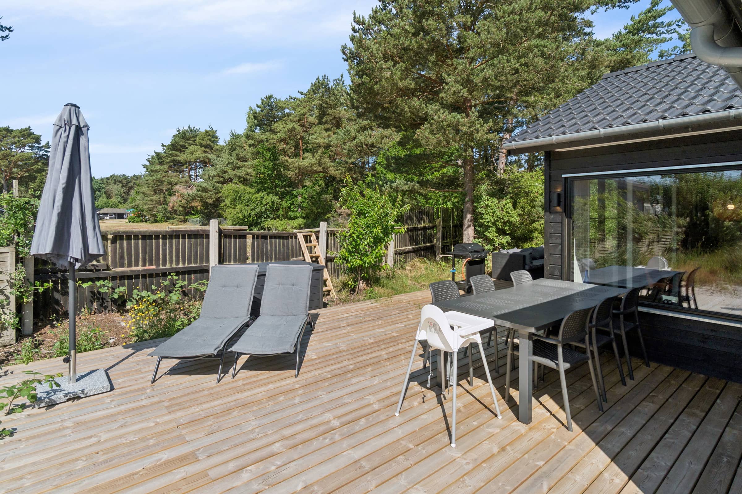 Moderne feriehus nær strand og skøn natur billede 2
