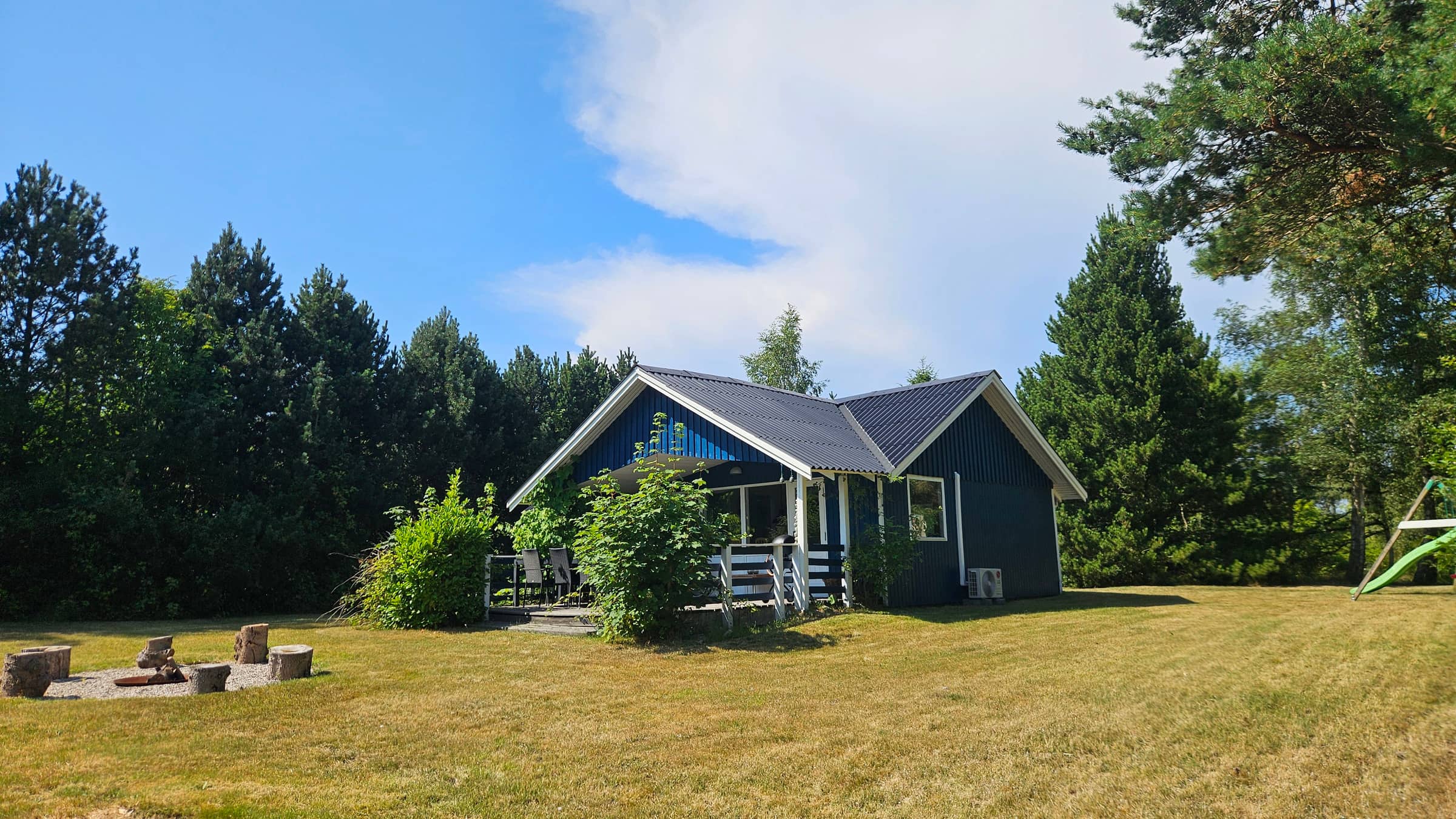 Velkommen til vores charmerende lille sommerhus! billede 5