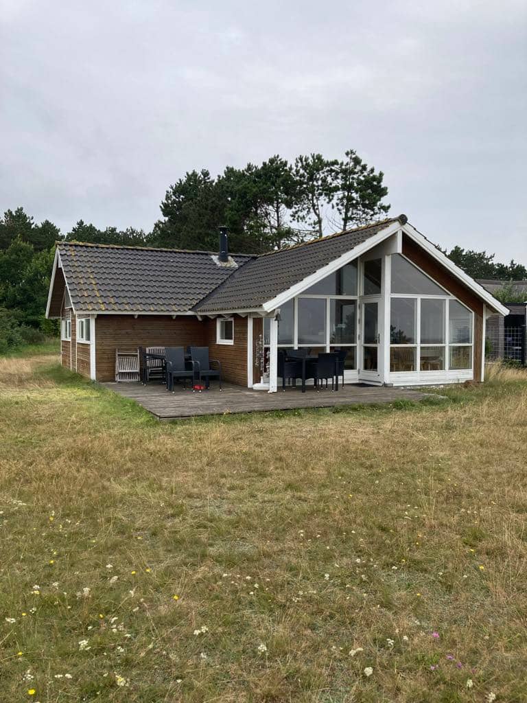 Sommerhus med havudsigt og strand i baghaven billede 2