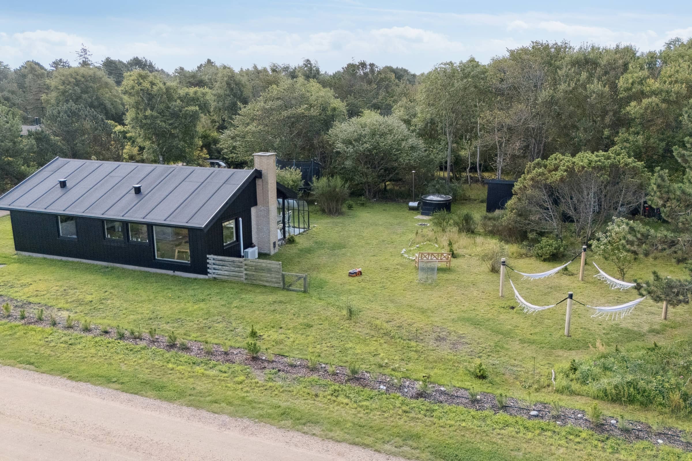 Nyrenoveret feriehus m. havudsigt, 50m fra strand billede 2