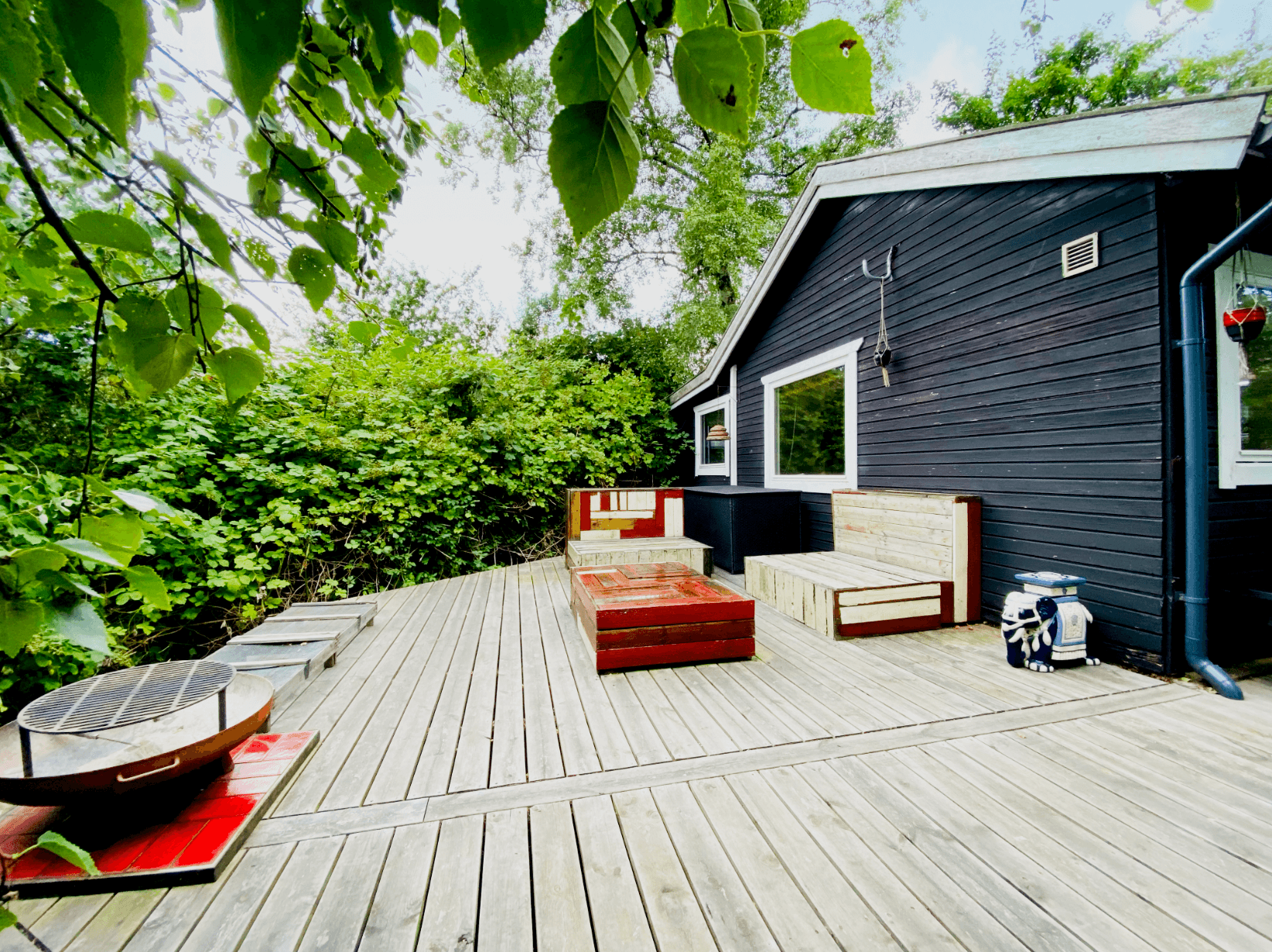 Charmerende hus med stor privat terrasse billede 2