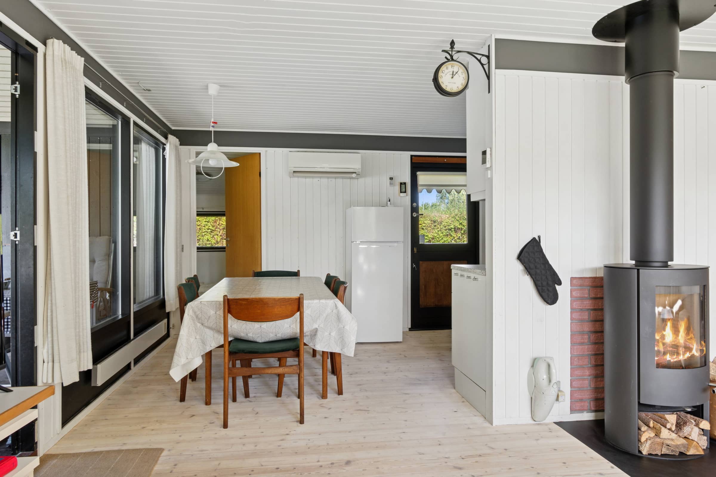 Skønt sommerhus med pool nær Havnsø Strand billede 4