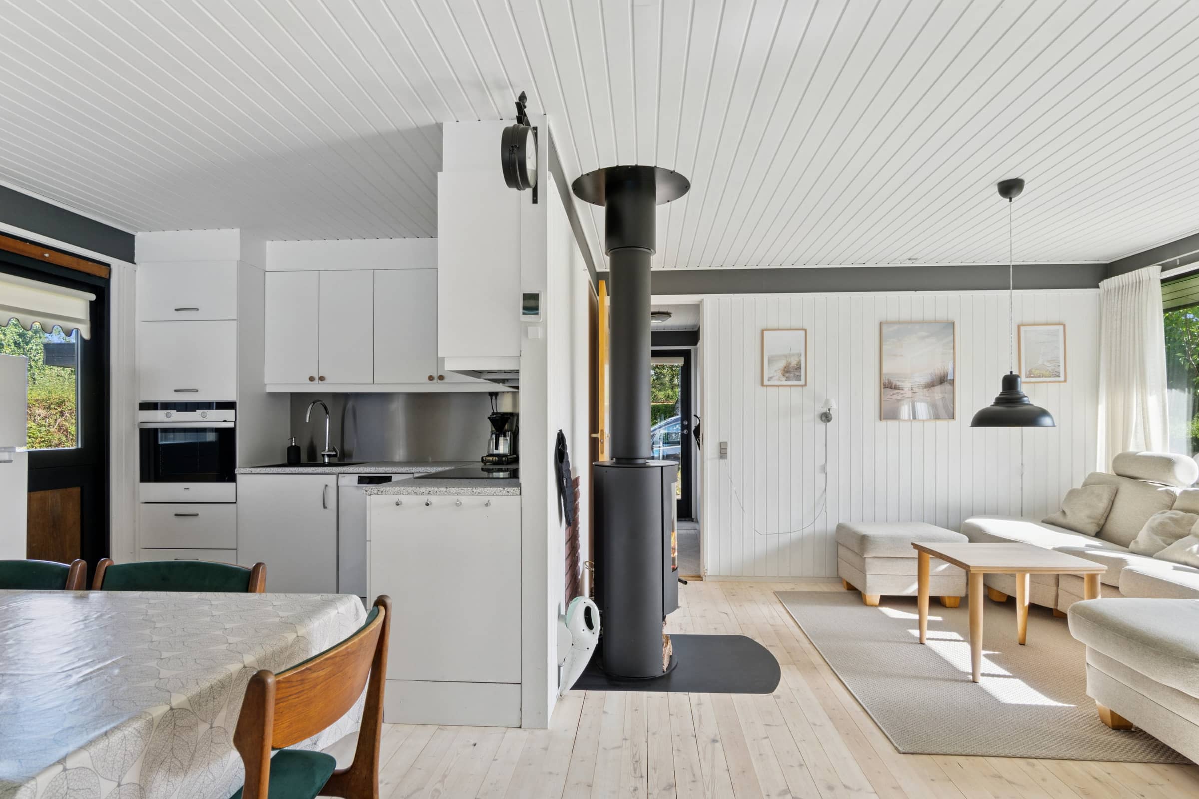 Skønt sommerhus med pool nær Havnsø Strand billede 5