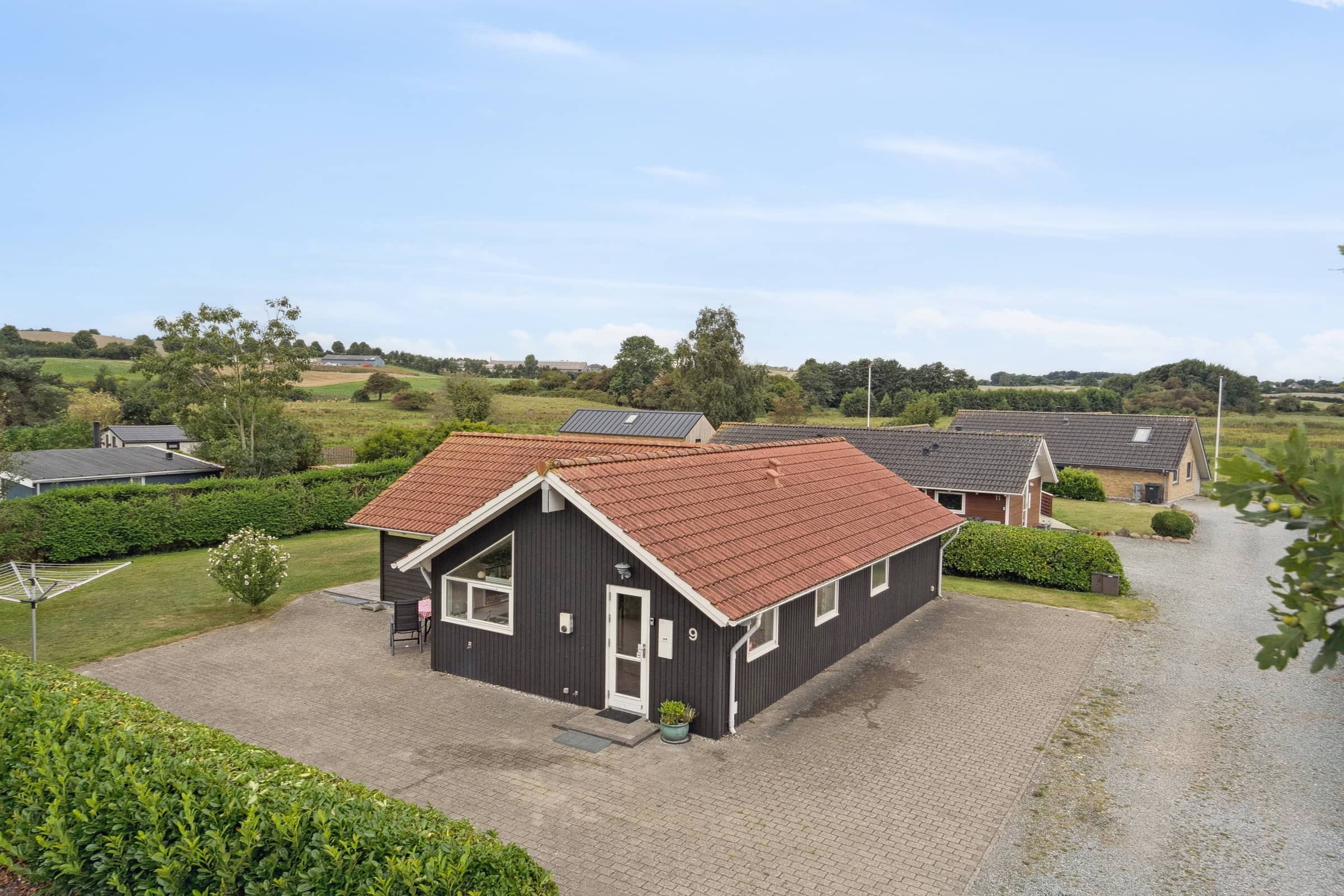 Strandnært feriehus med plads til hele familien billede 2
