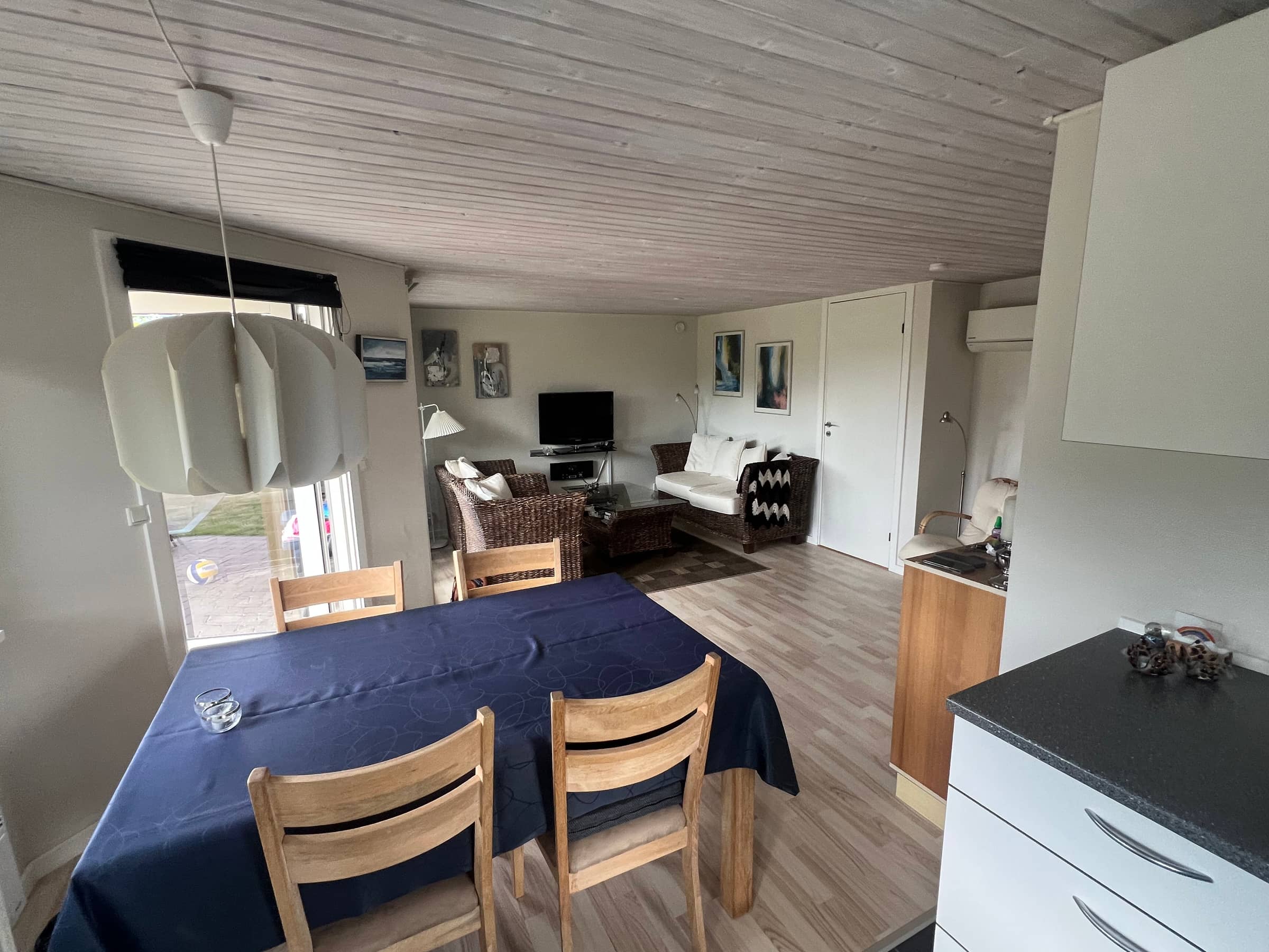Klassisk sommerhus 300 m fra sandstrand billede 4