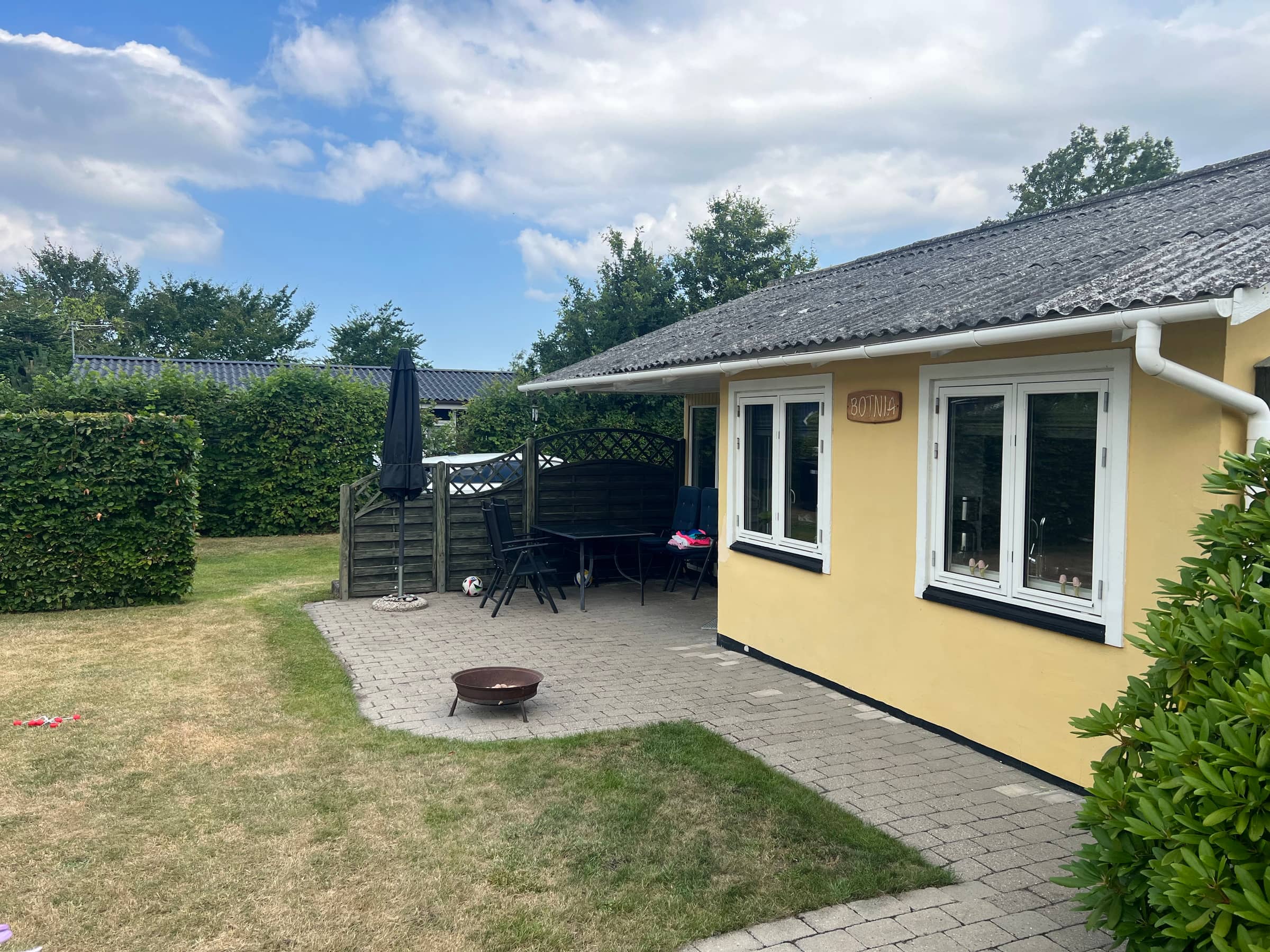 Klassisk sommerhus 300 m fra sandstrand billede 2