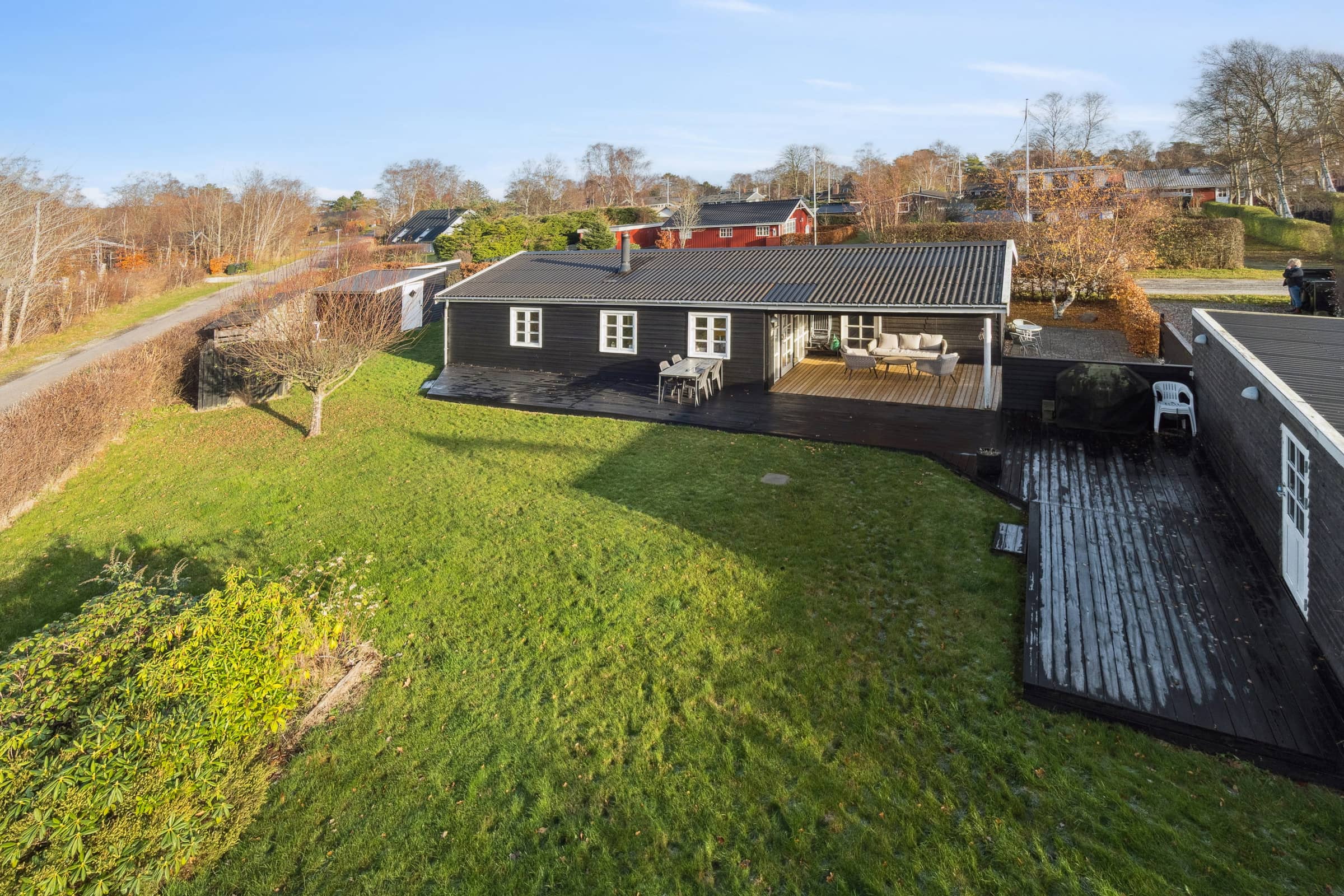 Klassisk sommerhus tæt på strand og natur billede 3