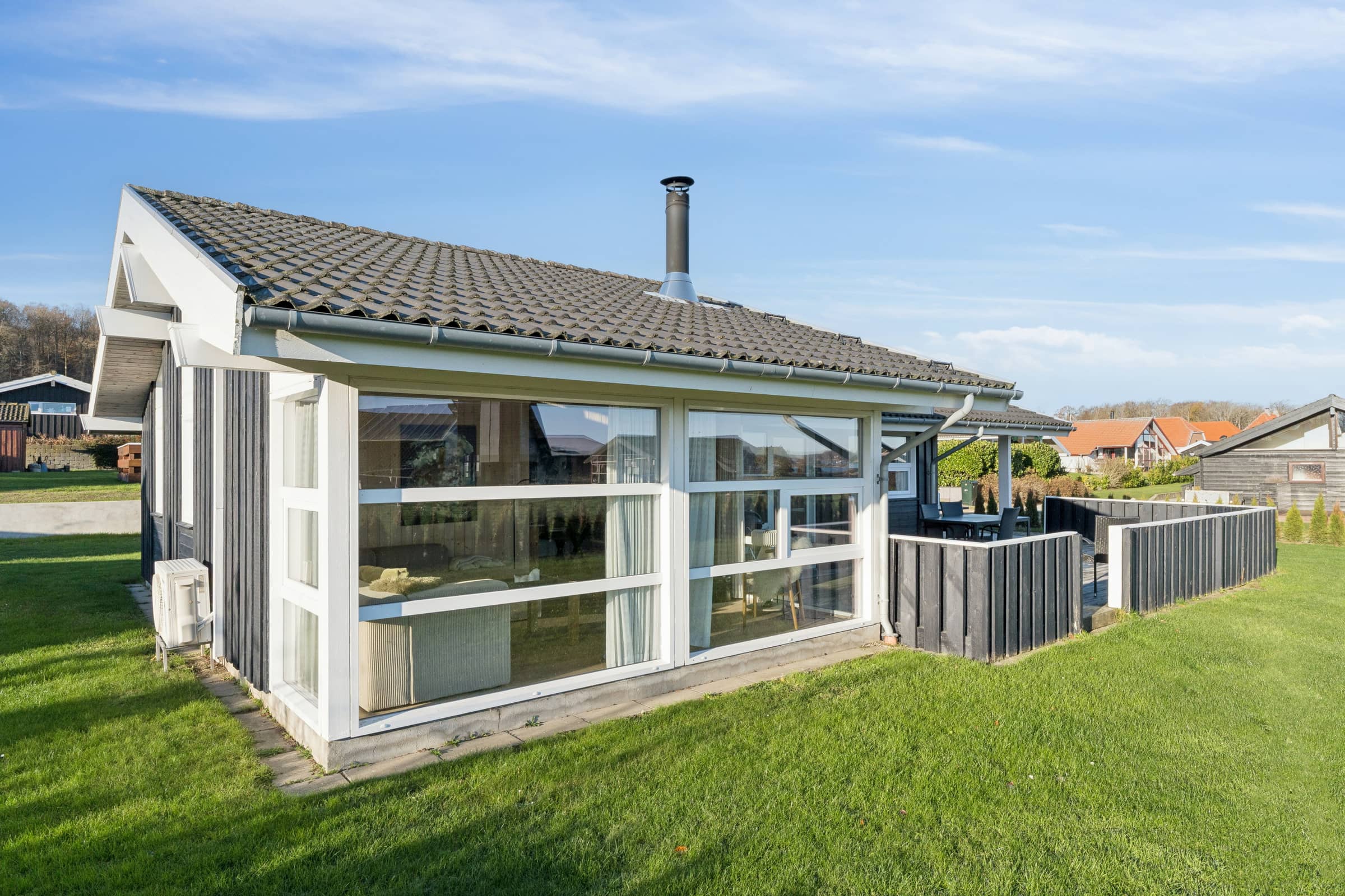 Sommerhus med havudsigt, sauna og tæt på strand billede 5