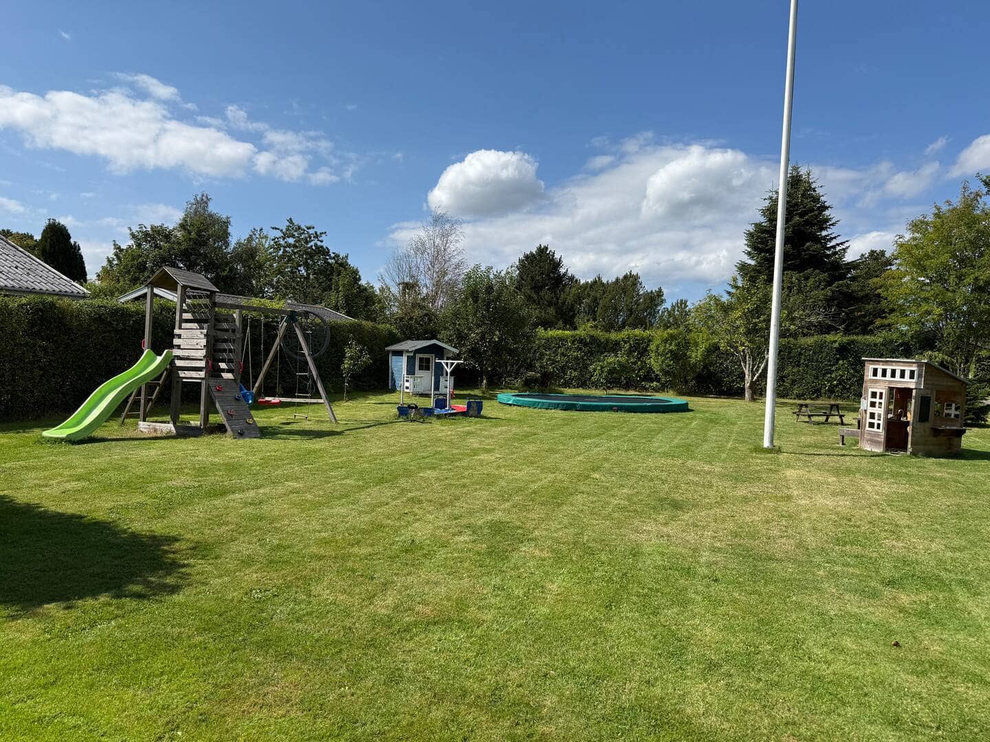 Familievenligt sommerhus nær skov og slot billede 3