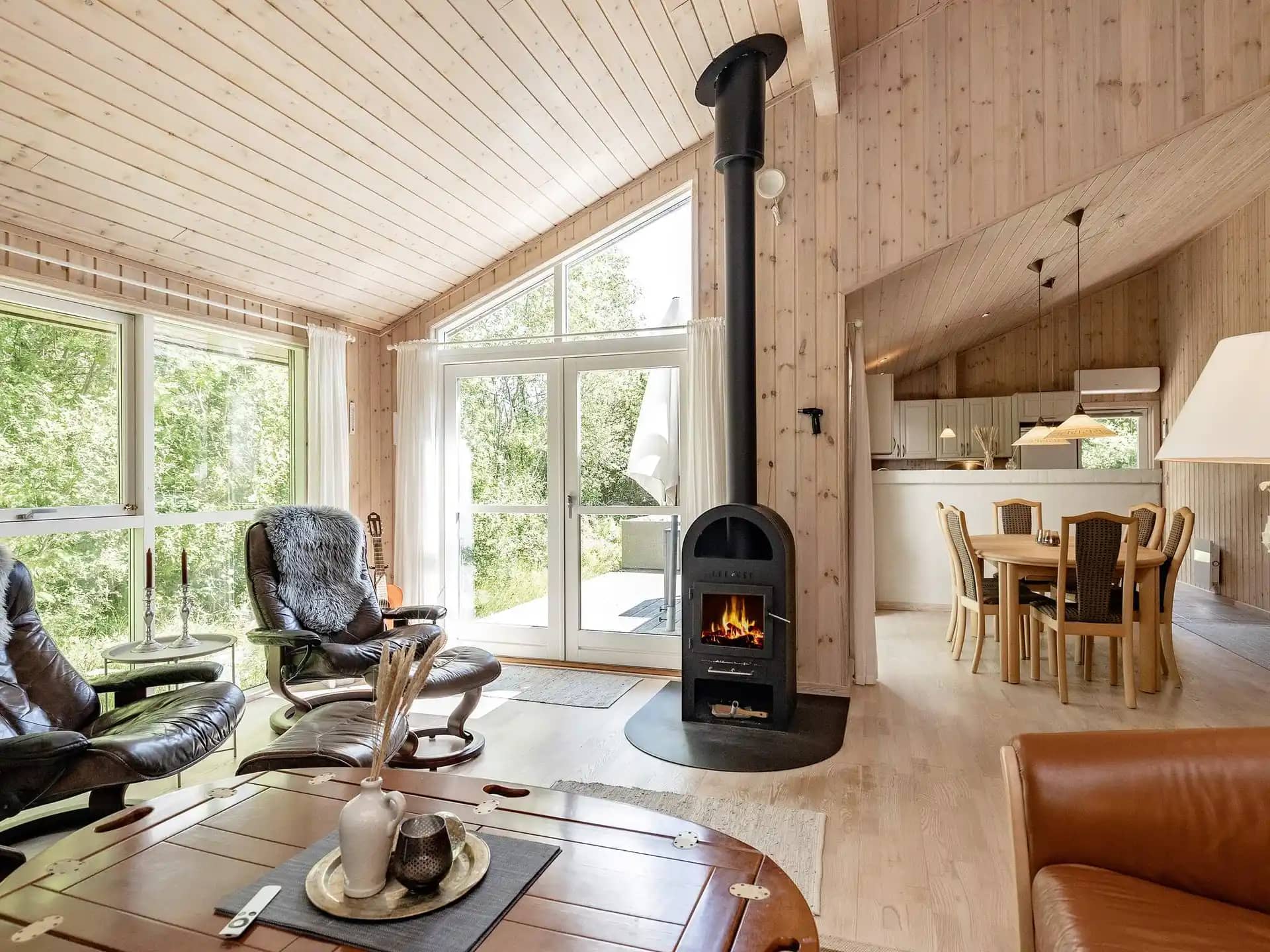 Hyggeligt sommerhus med spa og brændeovn billede 5