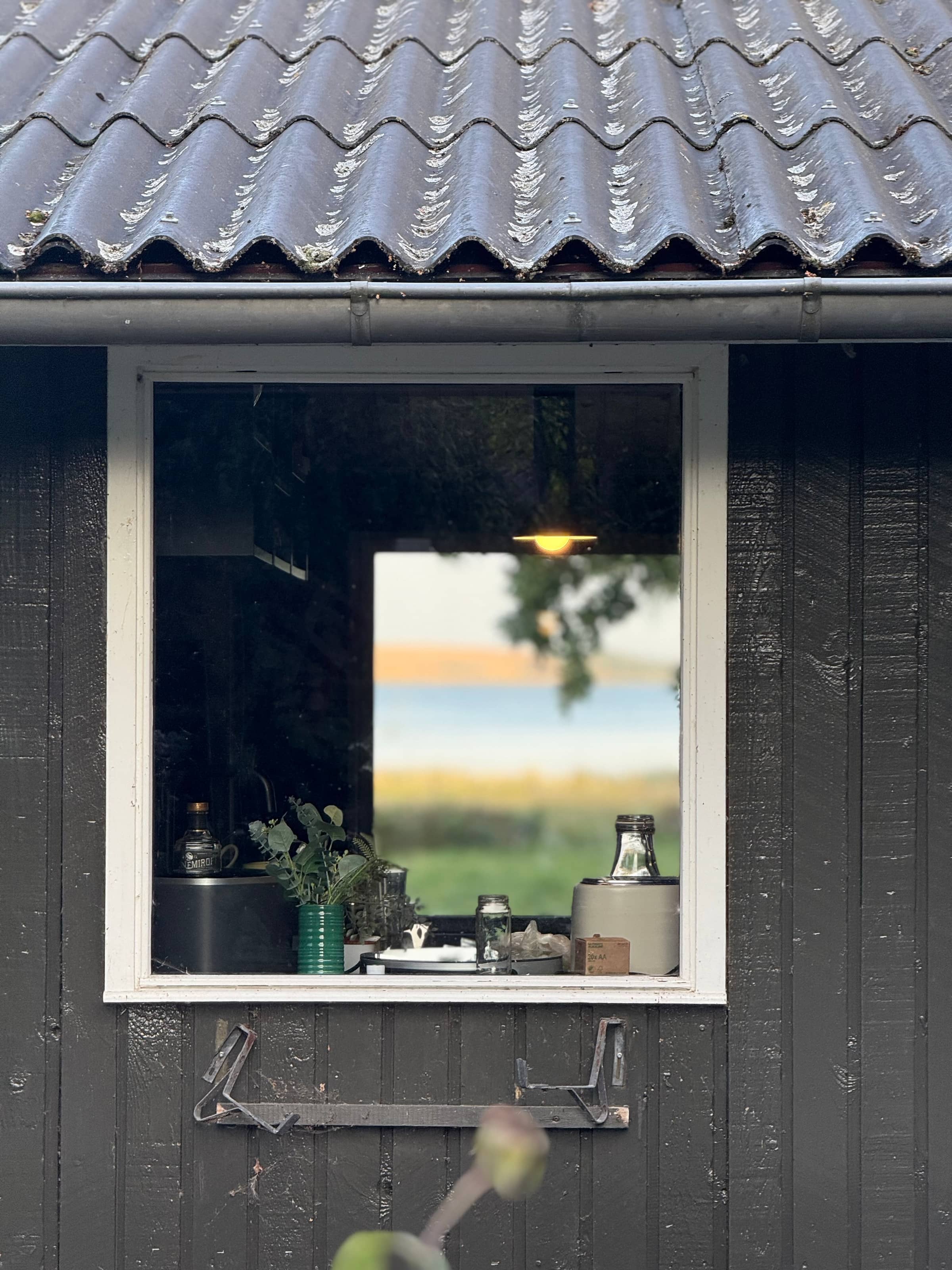 Renoveret sommerhus i første række til fjorden billede 2