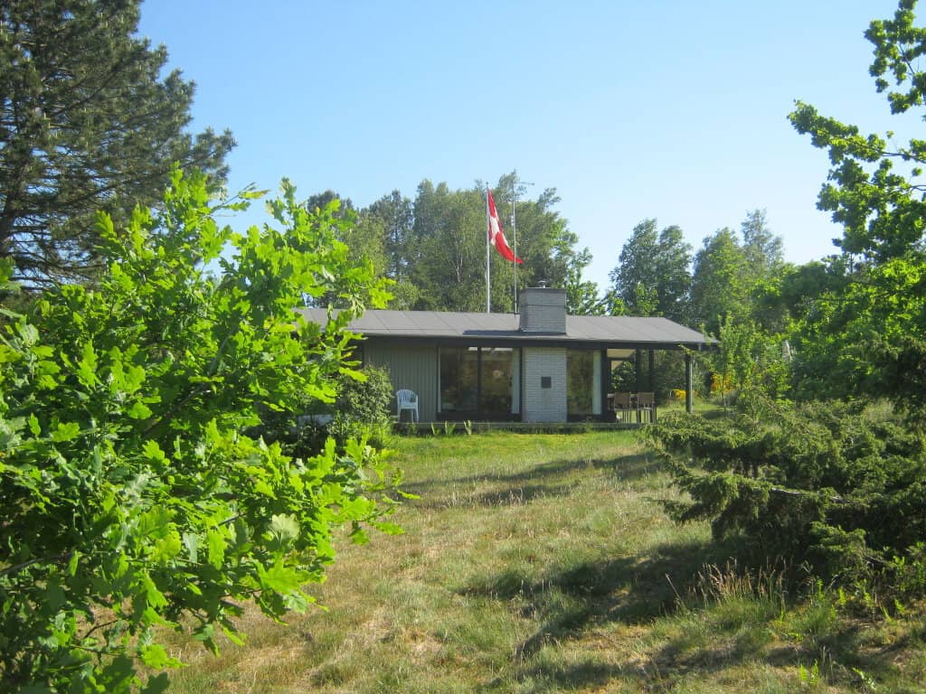 Hyggeligt sommerhus på stor naturgrund nær havet. billede 5
