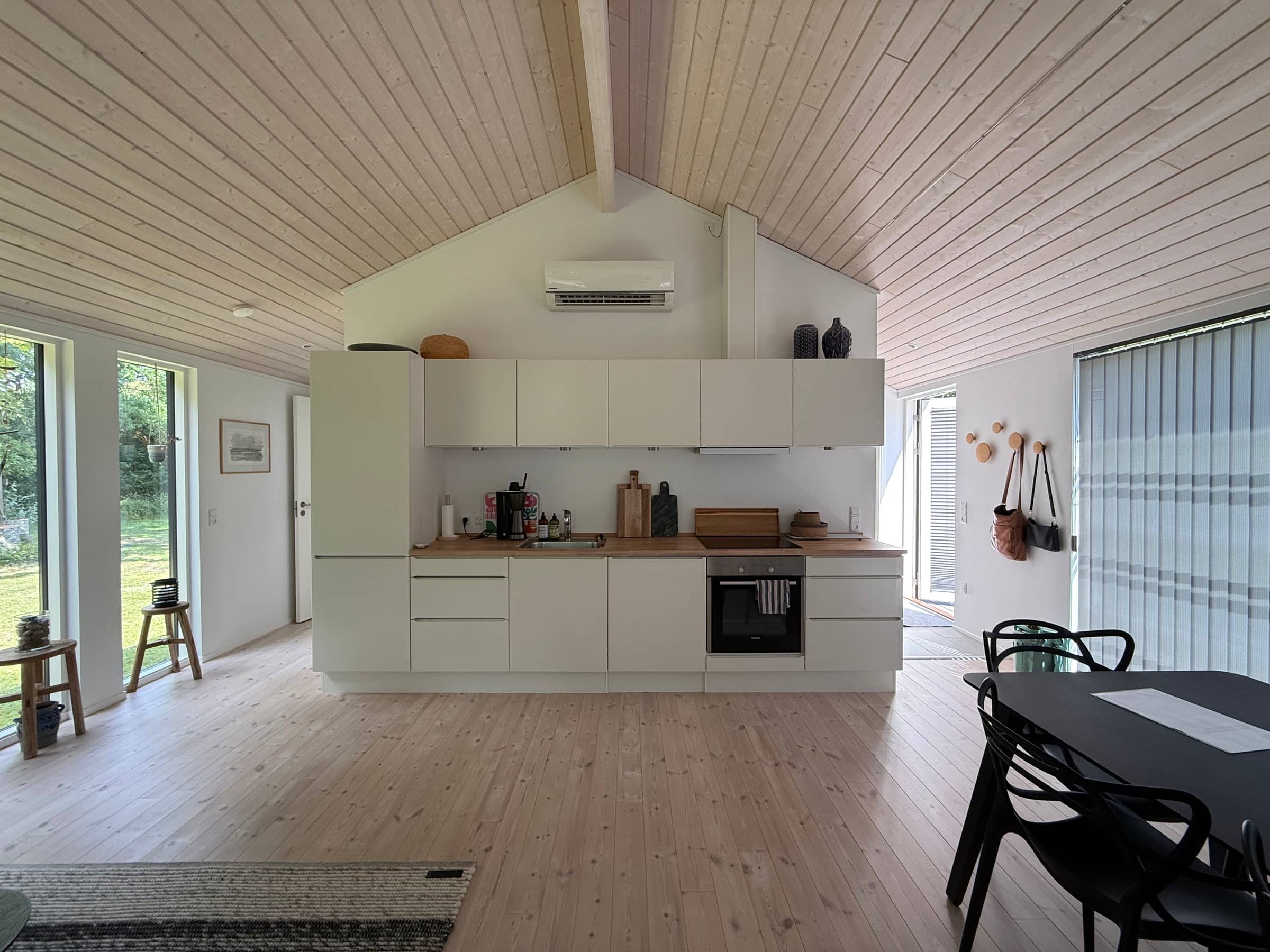 Moderne og stilrent sommerhus på nordkysten billede 3