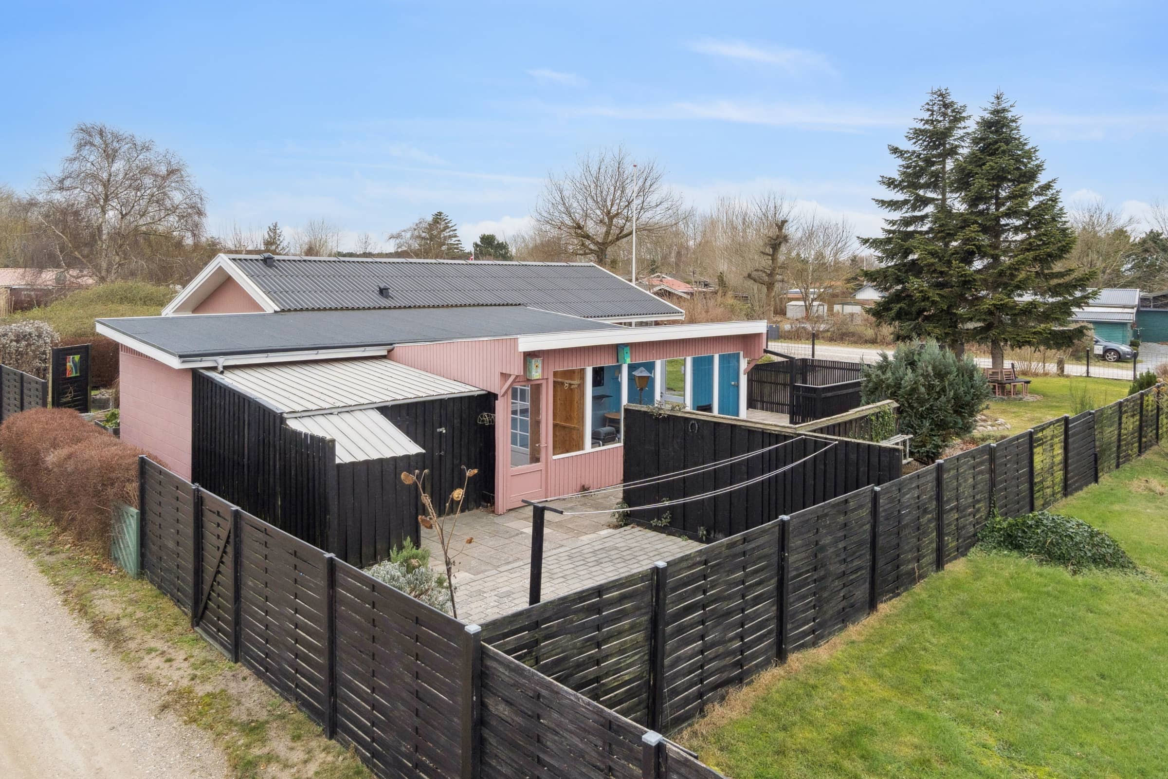 Afslappende feriehus med kort vej til havet billede 3