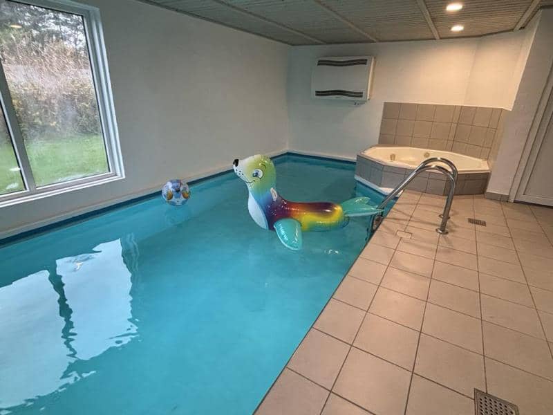 Familievenligt poolhus tæt på Marielyst Strand billede 2