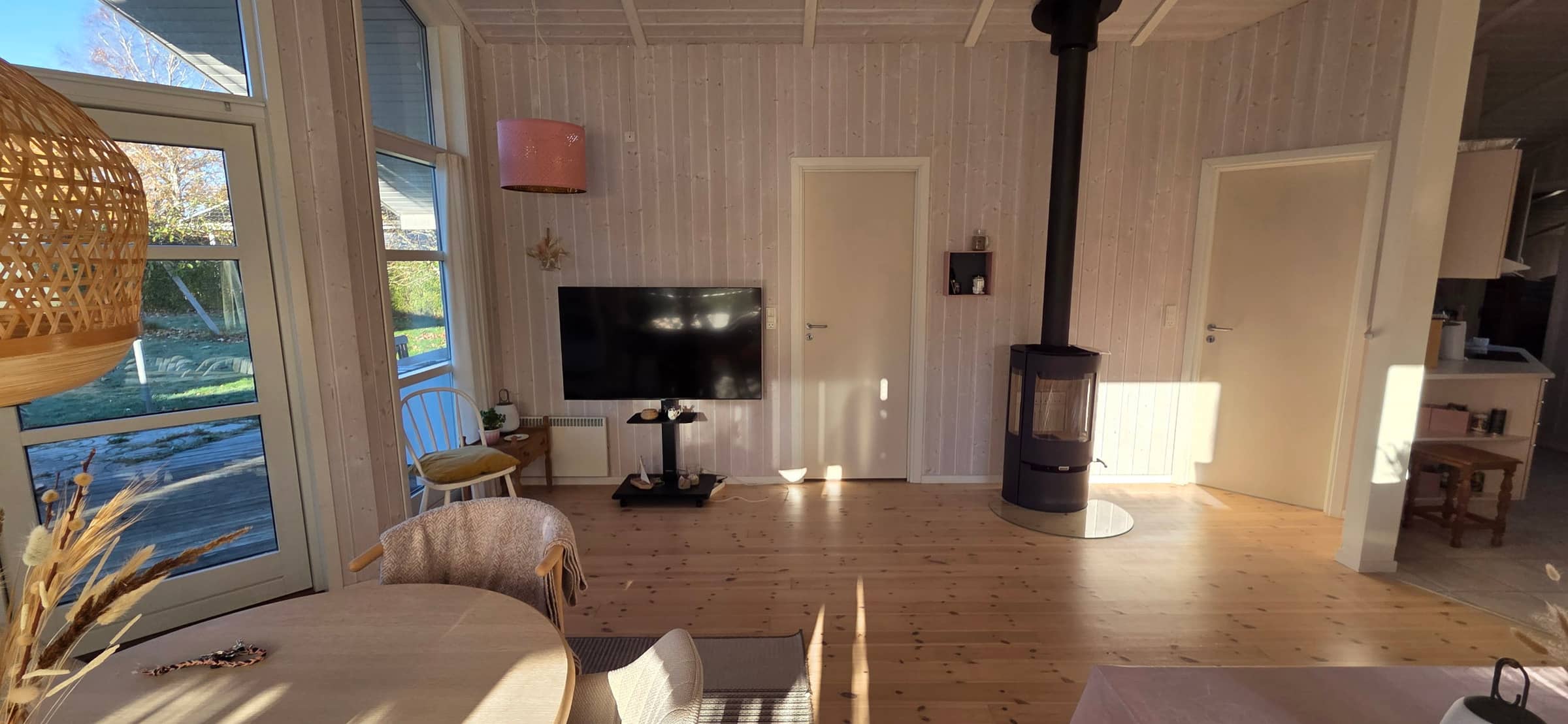 Lyst og hyggeligt sommerhus med spa og sauna billede 4