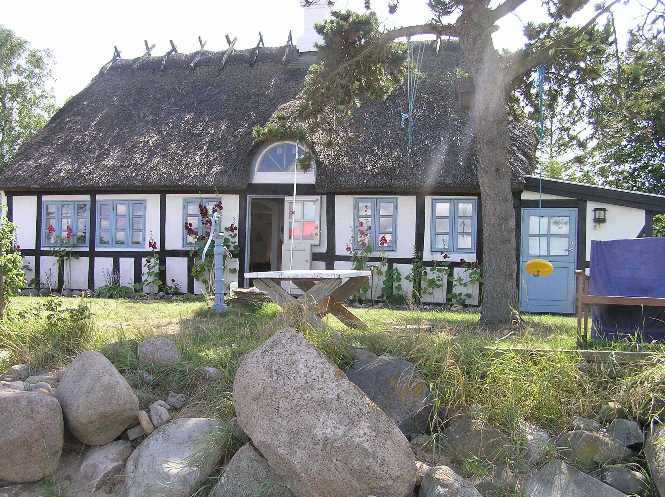 Feriehus lige ved  stranden og udsigt til fjoden. billede 2