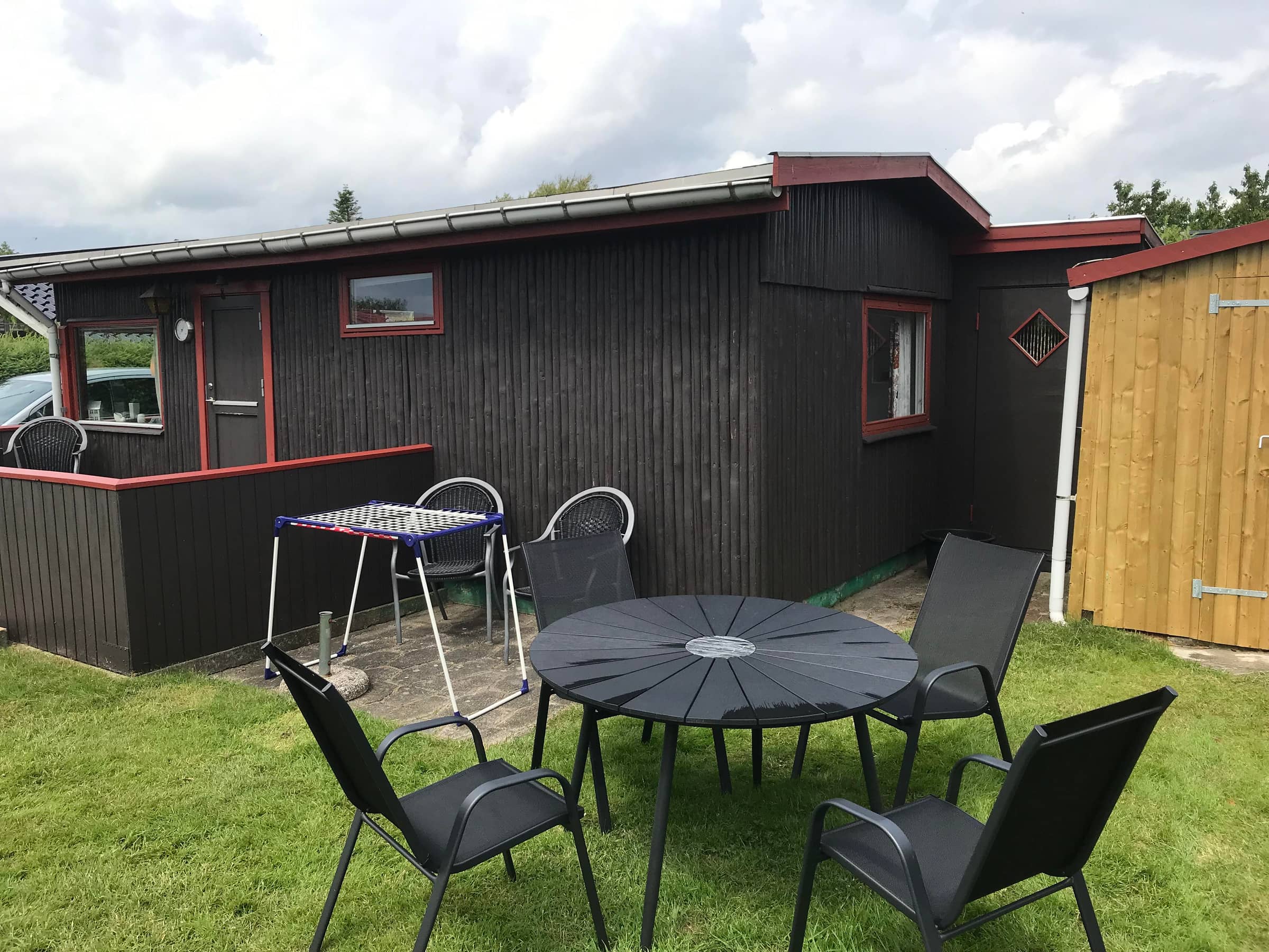 Hyggeligt sommerhus, kun 150 meter fra vandet. billede 2