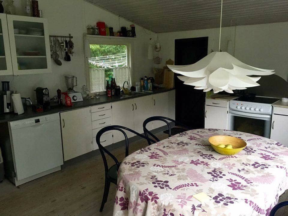 Hyggeligt sommerhus med skøn terrasse billede 5
