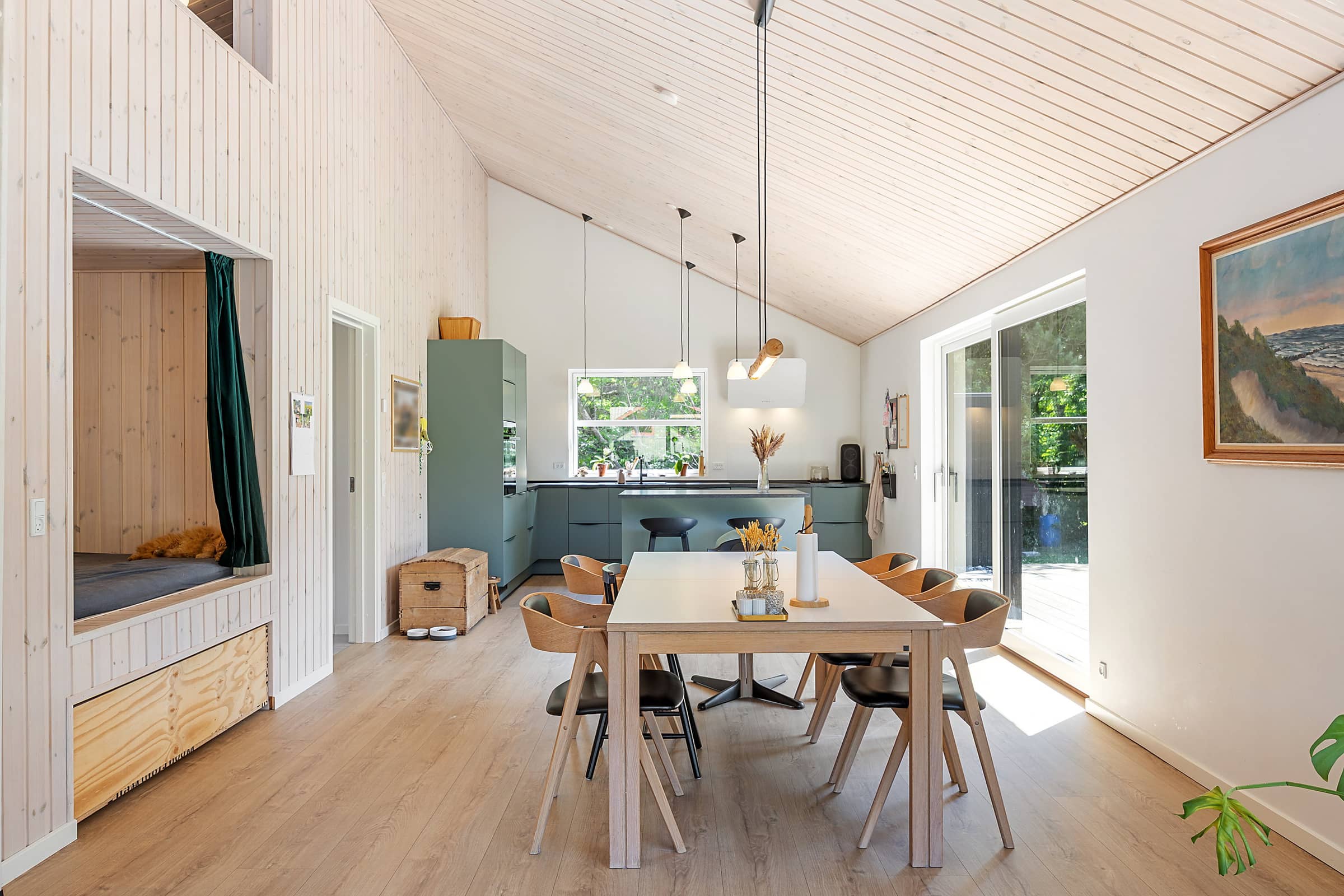Nyt og moderne sommerhus med vildmarksbad billede 4
