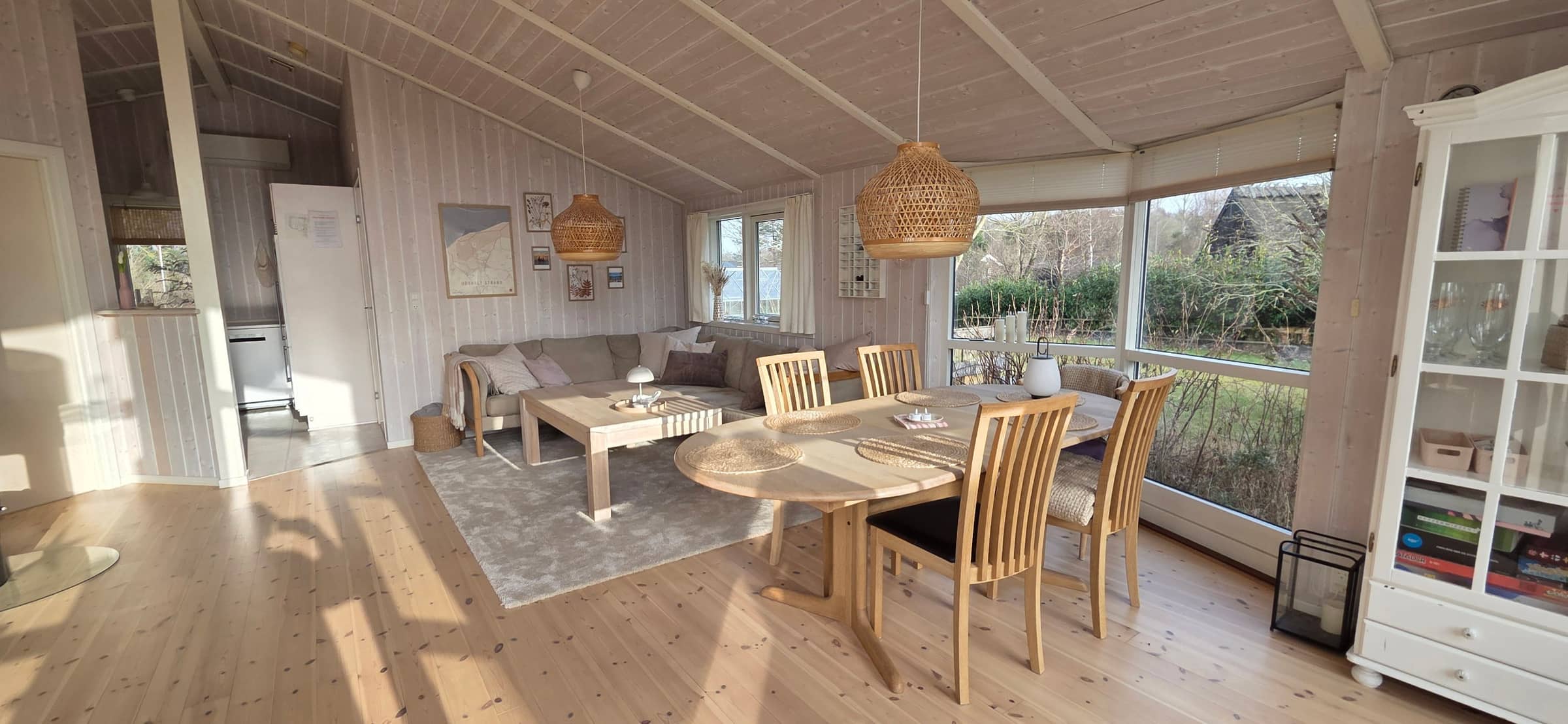 Lyst og hyggeligt sommerhus med spa og sauna billede 2
