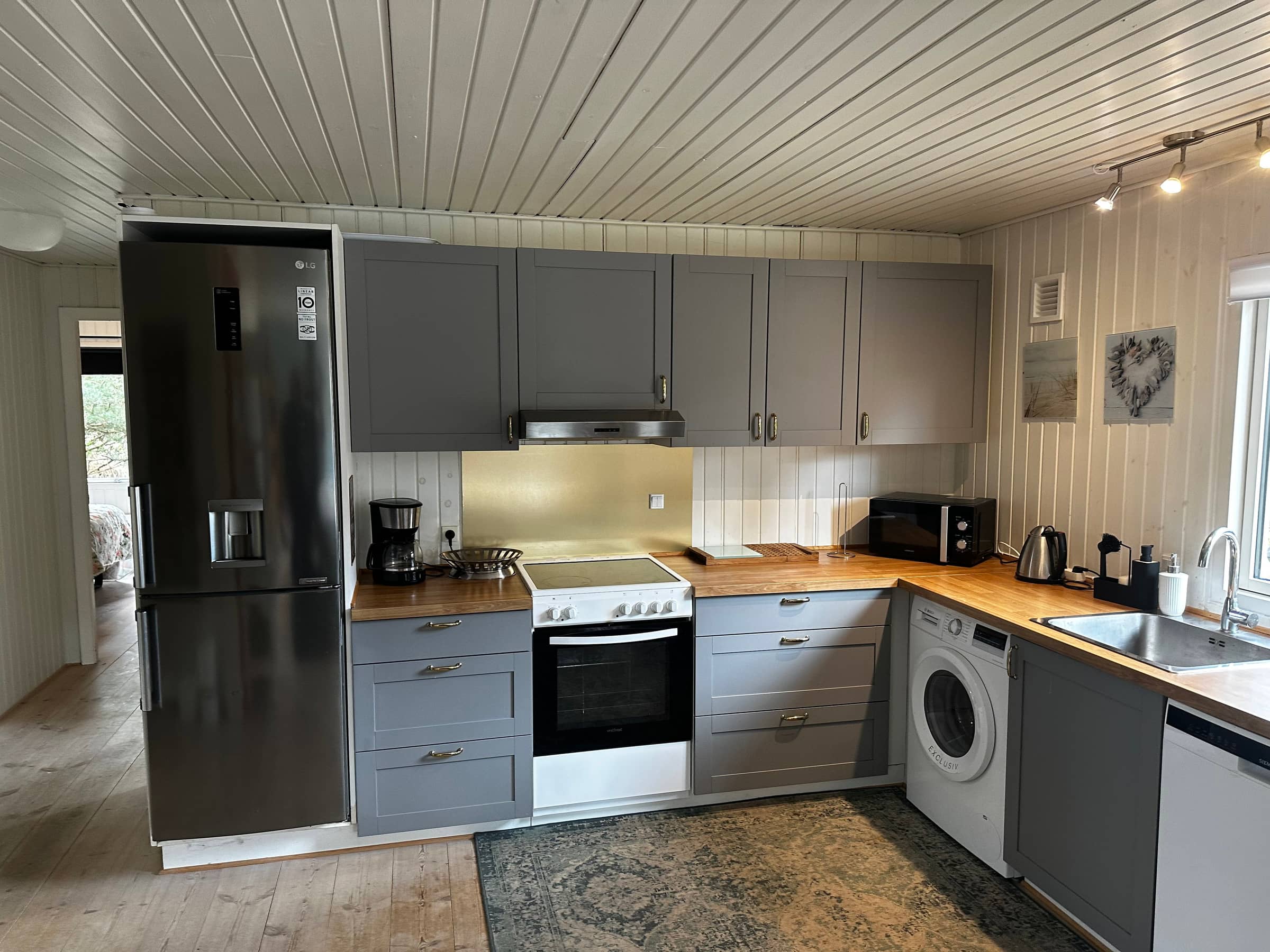 Hyggeligt sommerhus nær strand med stor terrasse billede 5