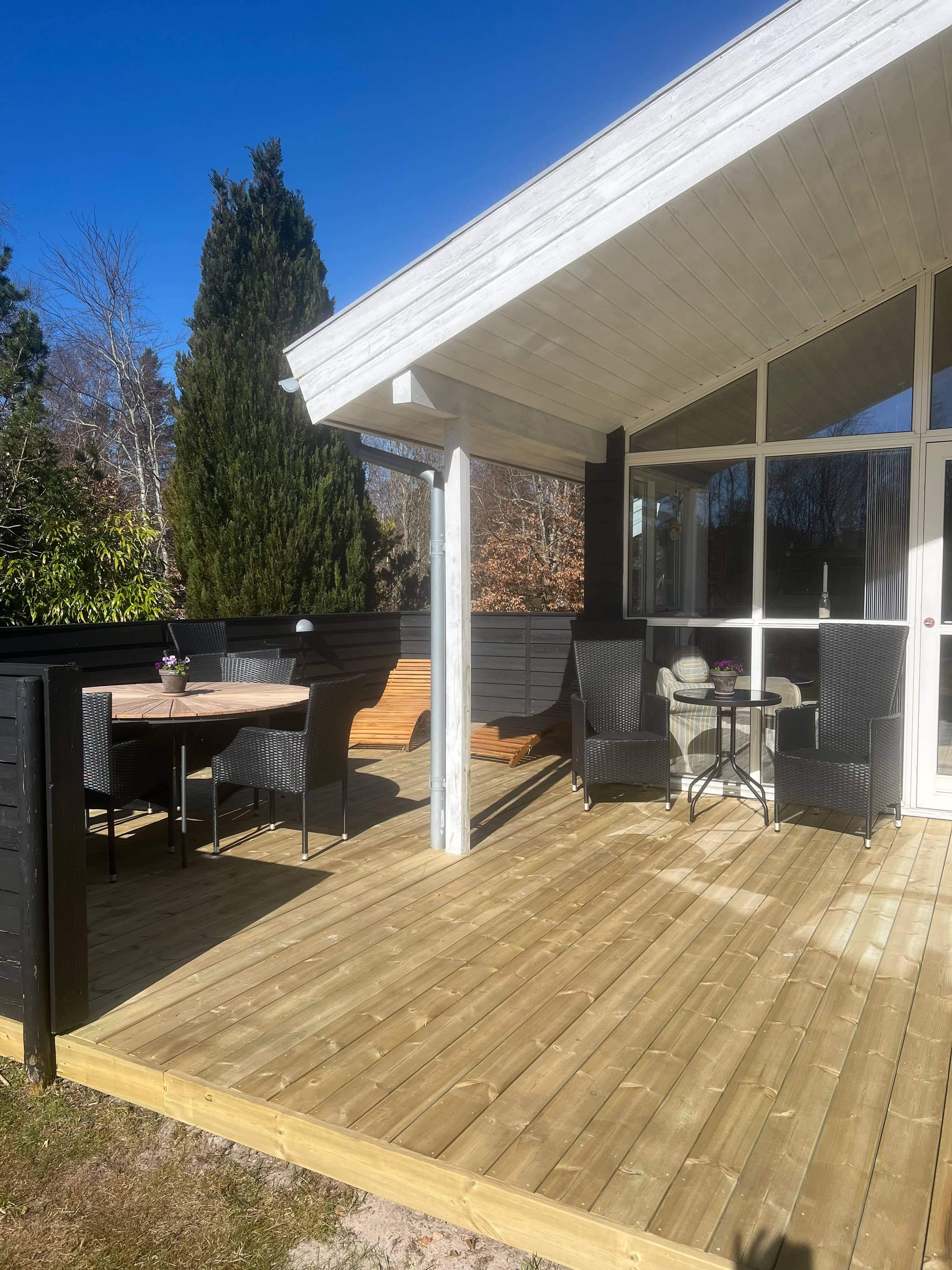 Feriehus med anneks og overdækket terrasse billede 3