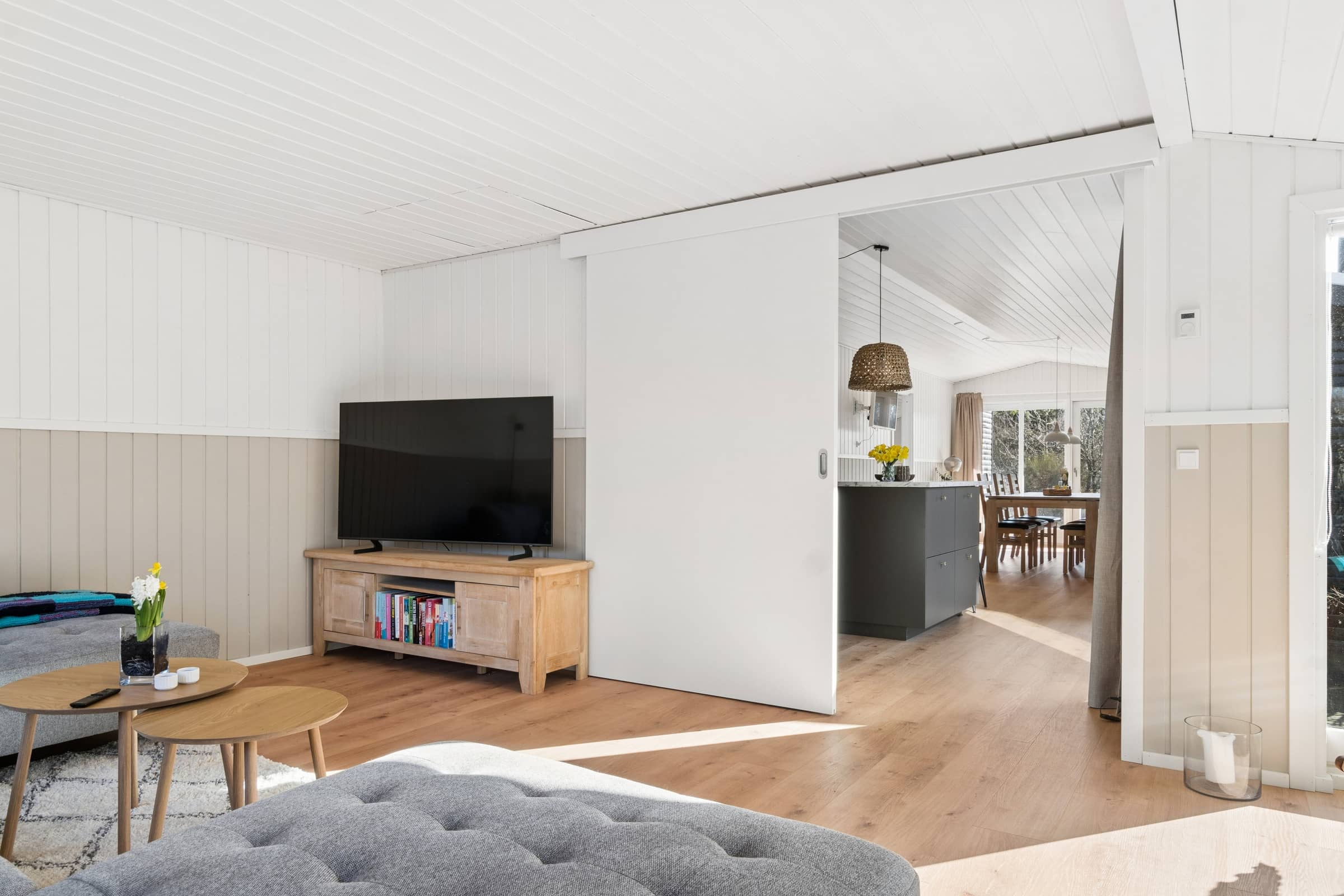 Ny istandsat sommerhus tæt på strand og by. billede 5
