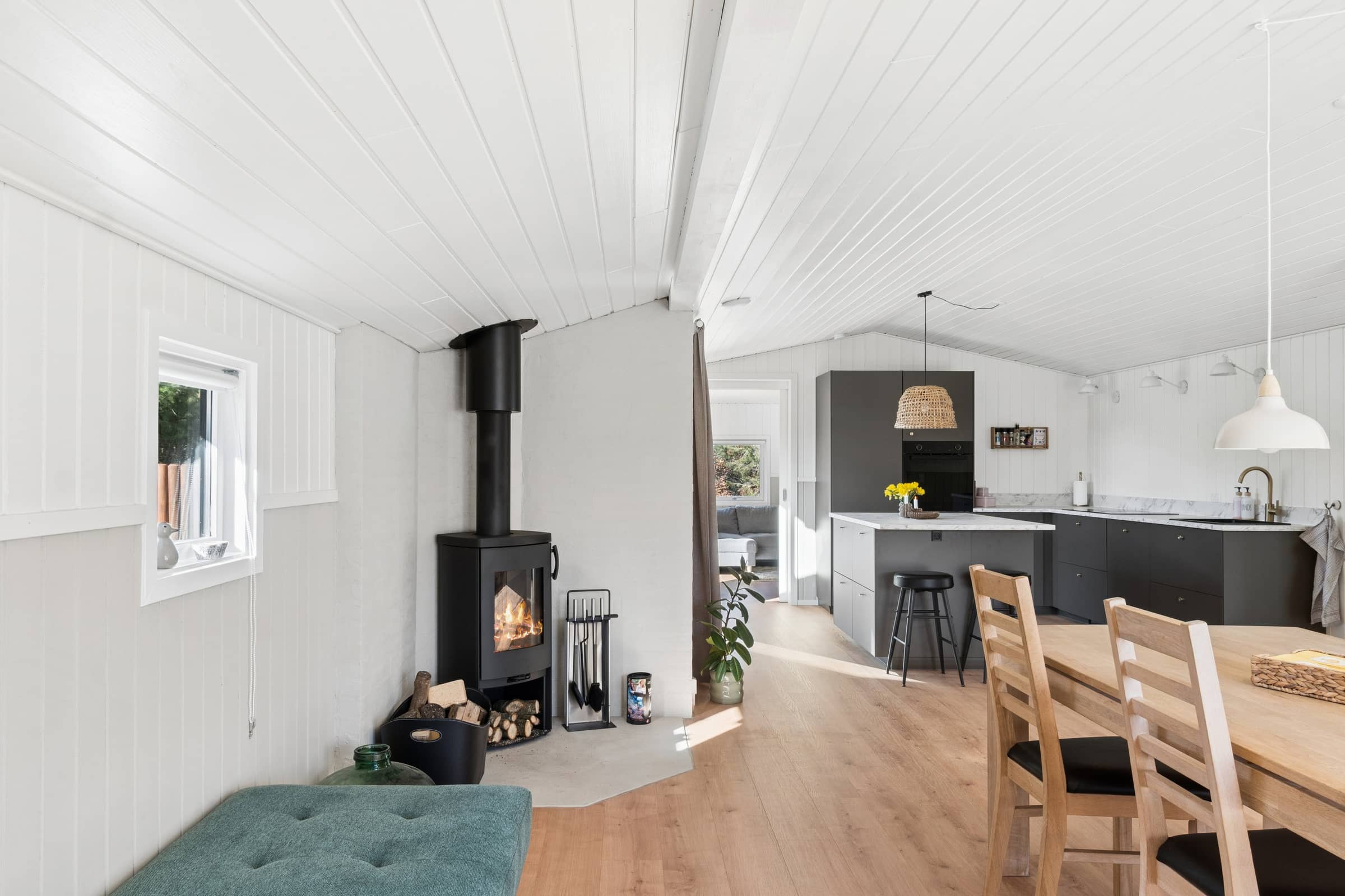Ny istandsat sommerhus tæt på strand og by. billede 4