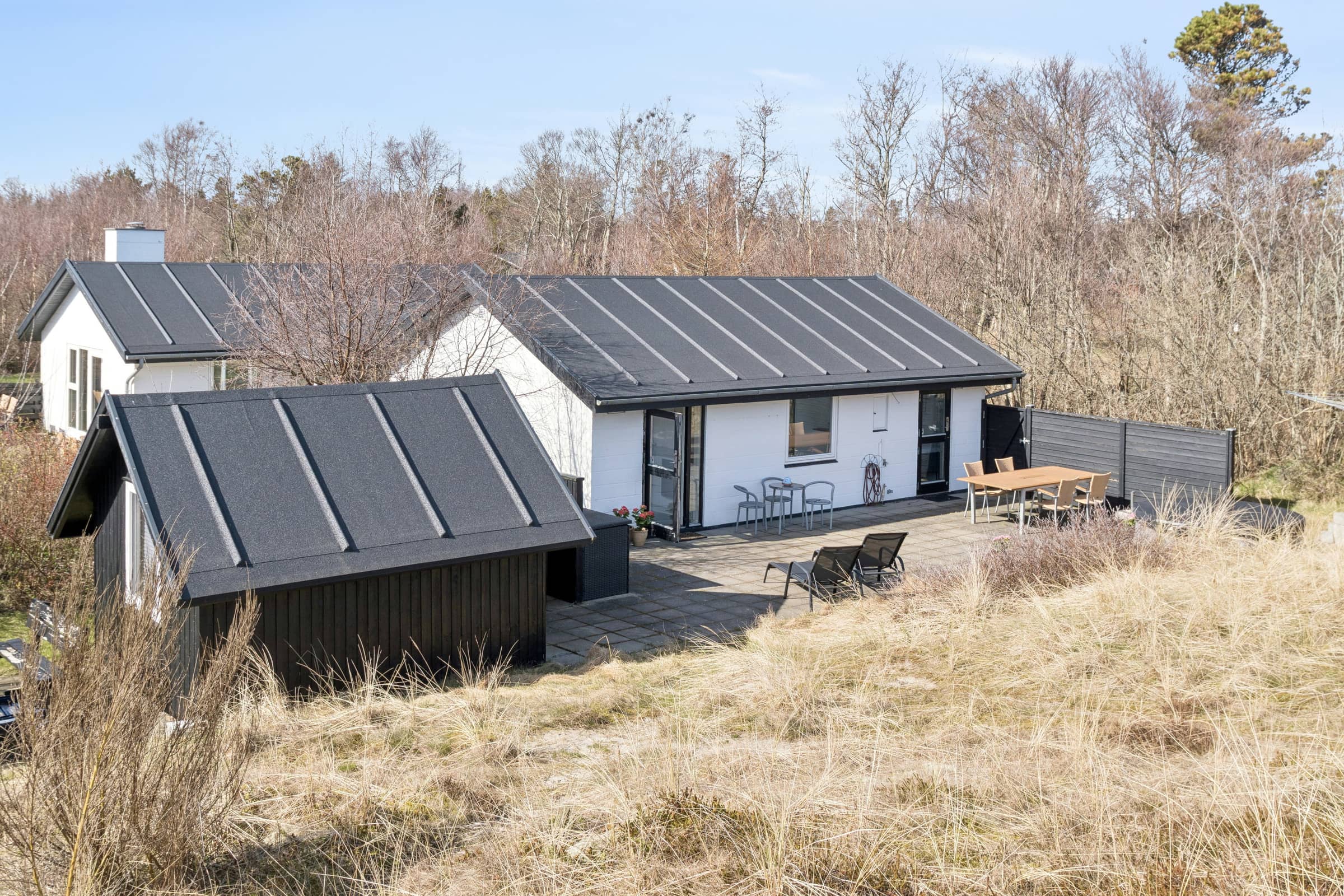 Rummeligt sommerhus 150 meter fra stranden billede 2