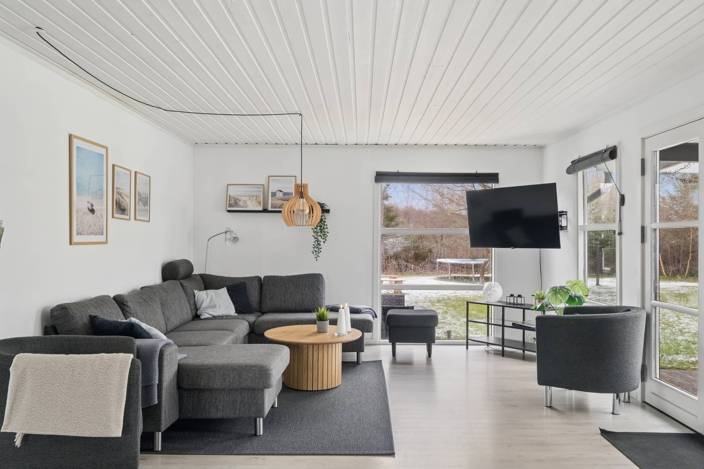 Nyrenoveret sommerhus 150 m fra fjorden. billede 2