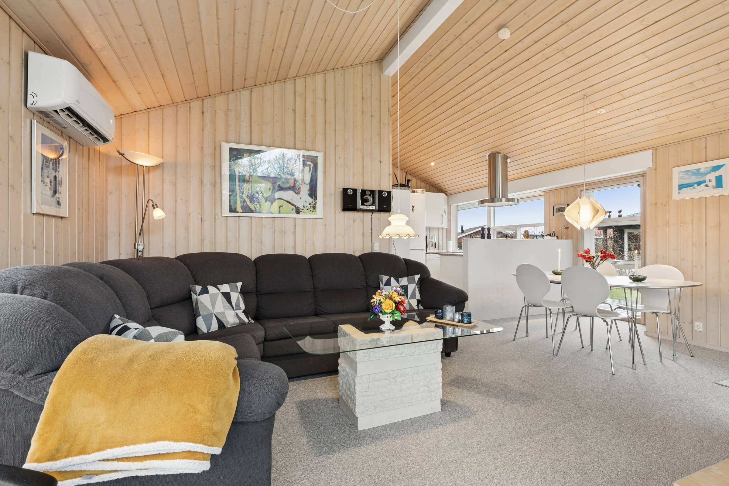 Feriehus med indendørs spa nær havet billede 4
