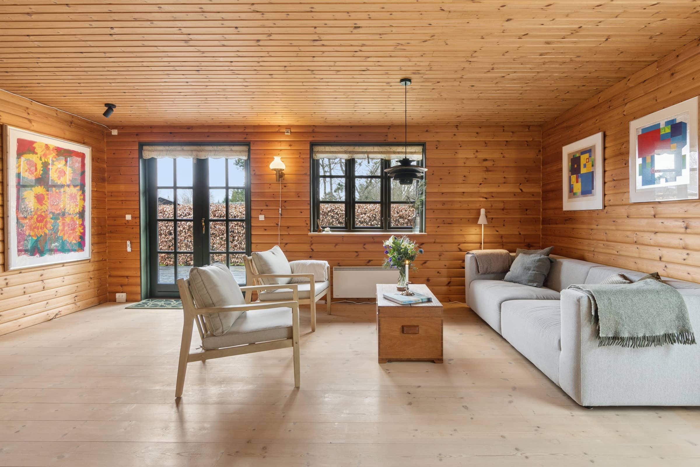 Idyllisk sommerhus med sauna og pejs nær strand billede 3