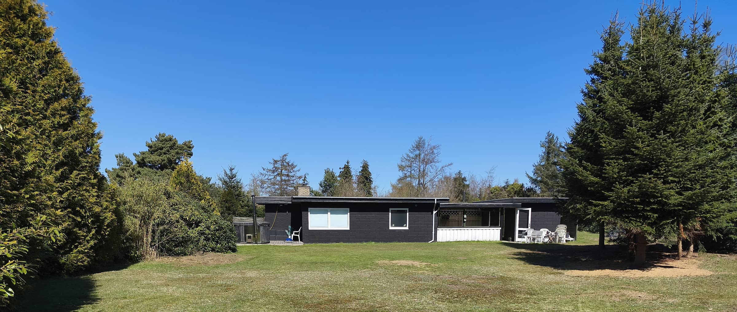 Nyrenoveret sommerhus med vildmarksbad, Marielyst billede 2