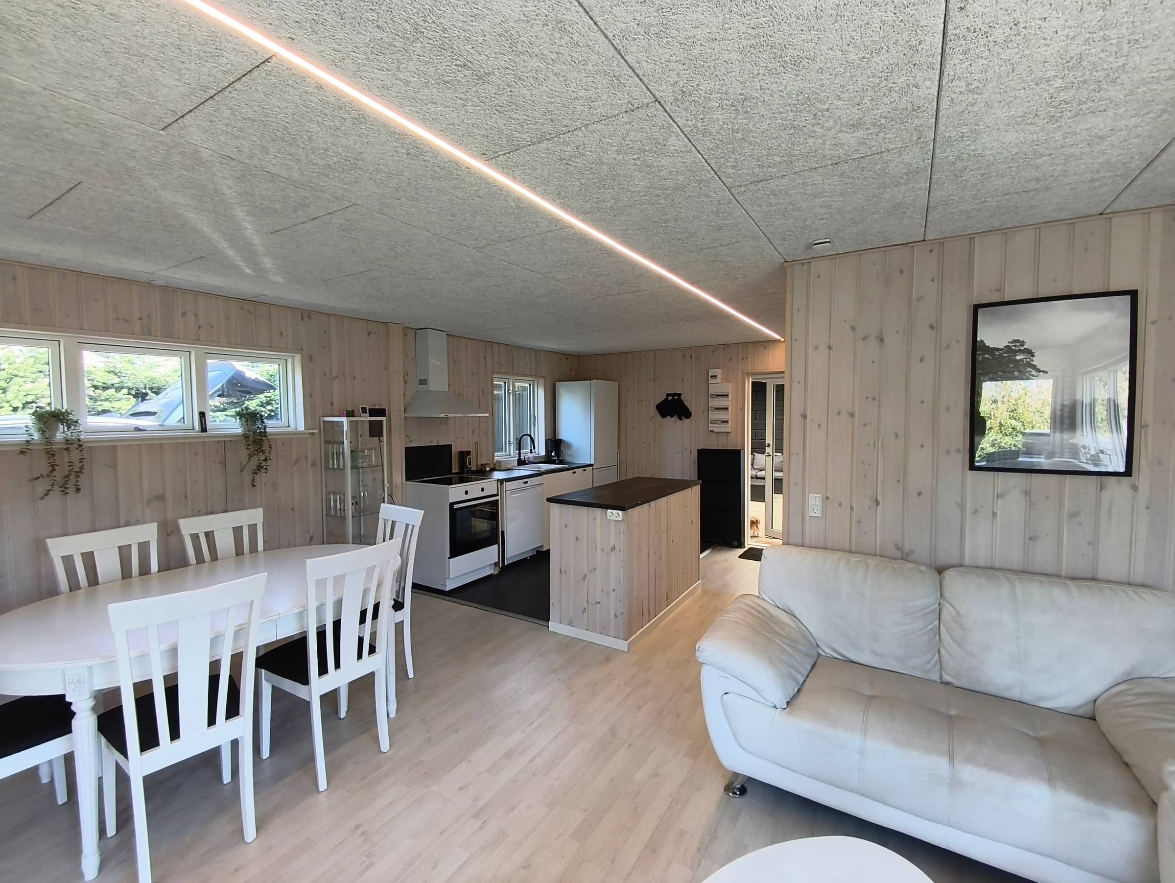 Nyrenoveret sommerhus med vildmarksbad, Marielyst billede 5