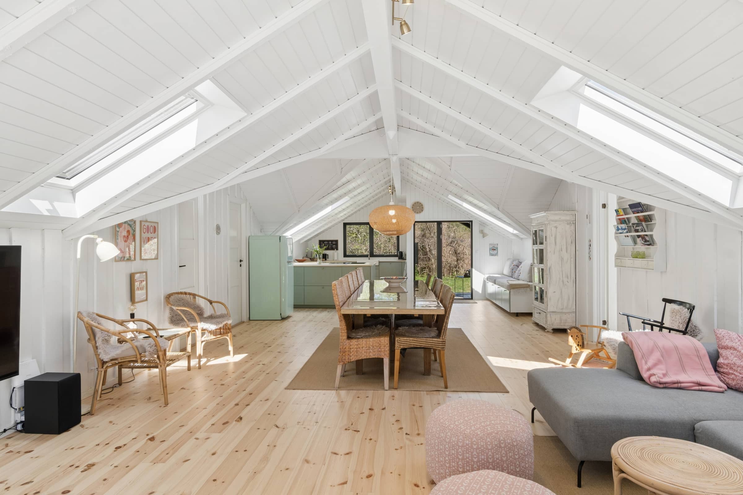 Stort sommerhus nær strand og Rørvig Havn billede 4