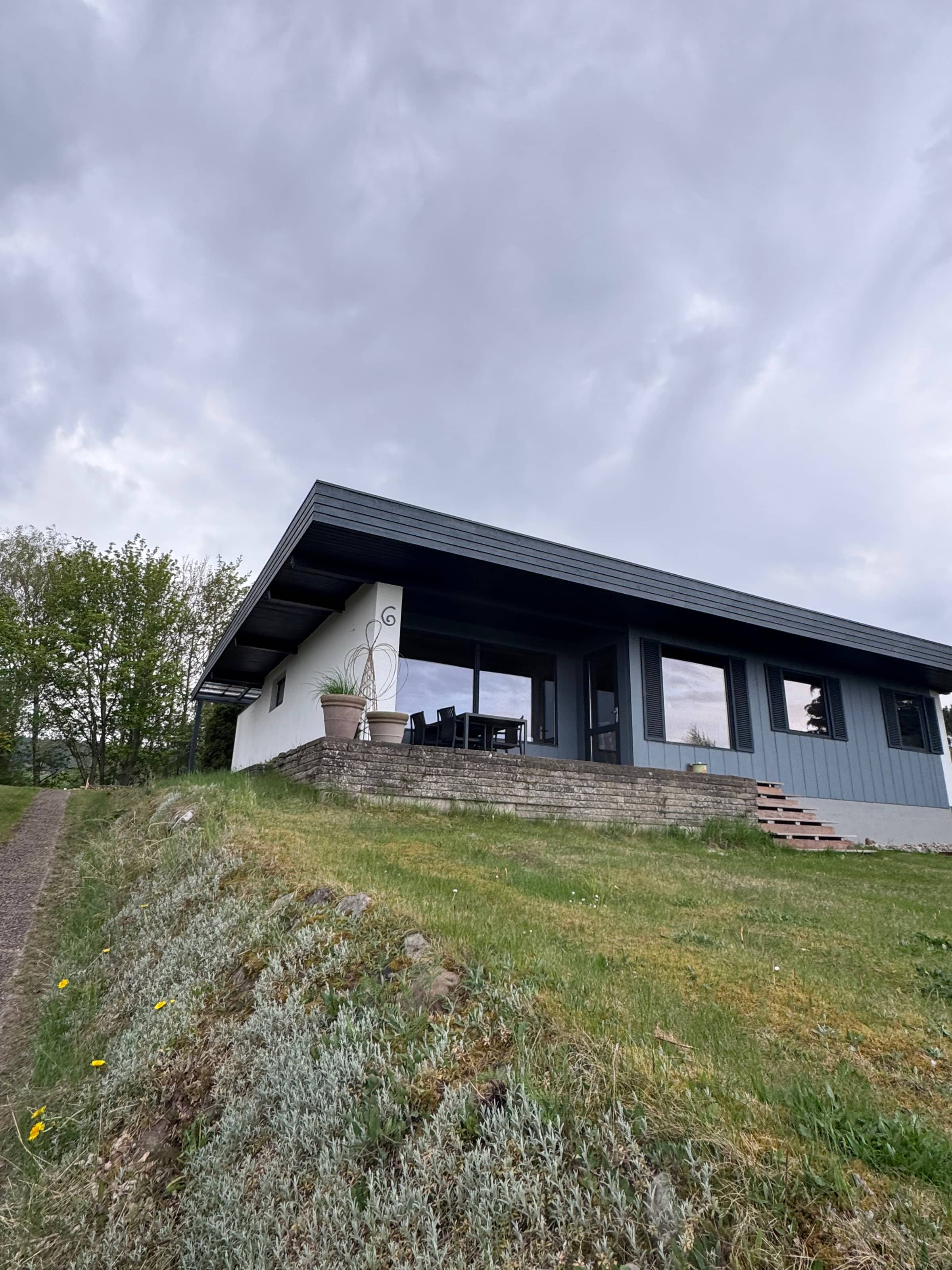 Fantastisk udsigt og ro i hyggeligt sommerhus billede 2