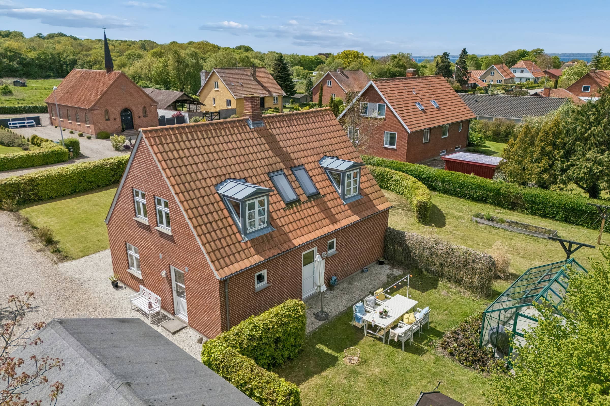 Fredfyldt oase i Lohals - havn , landsby, skov billede 2