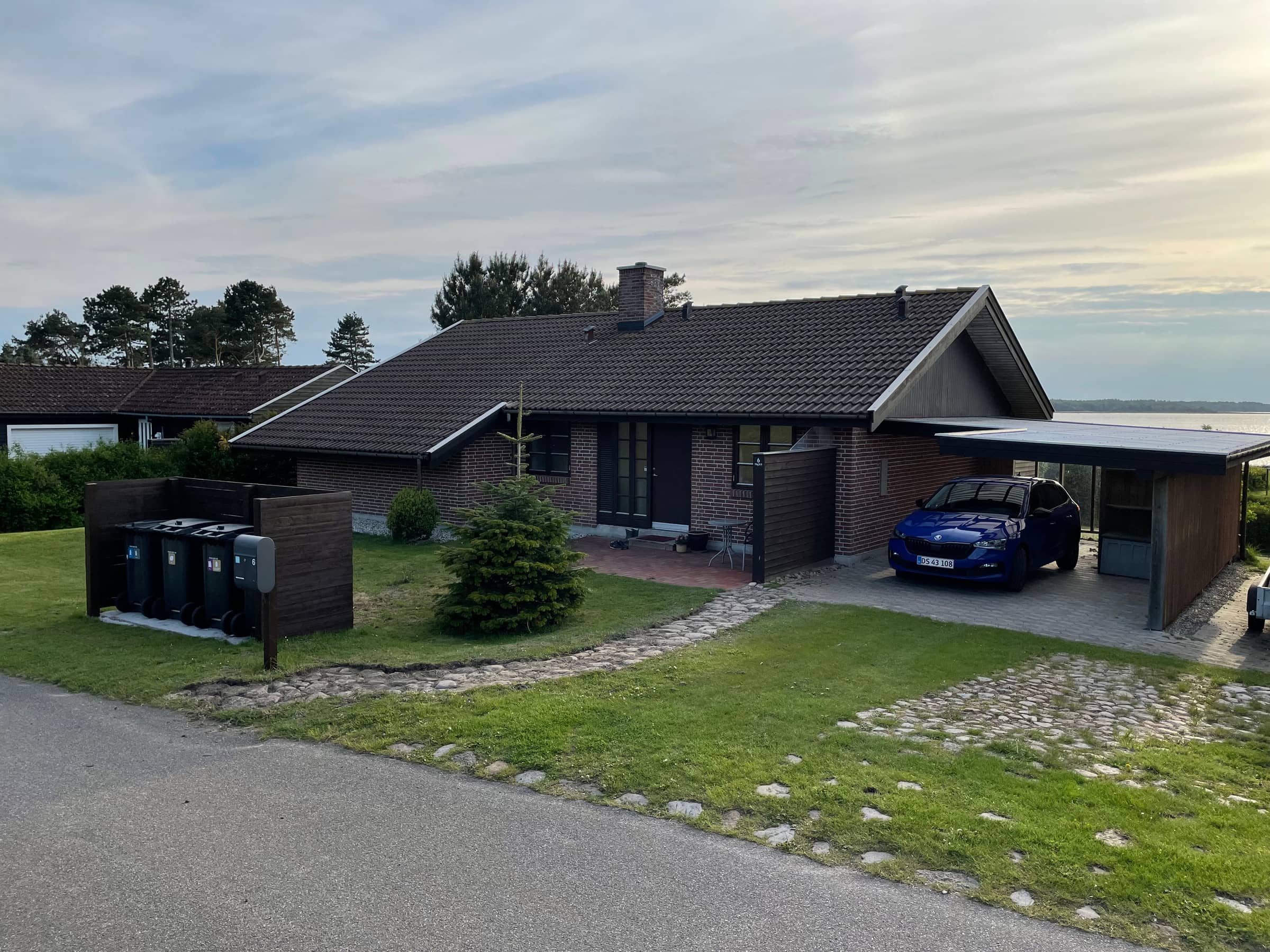 Unik naturferie med panoramaudsigt over vandet billede 2