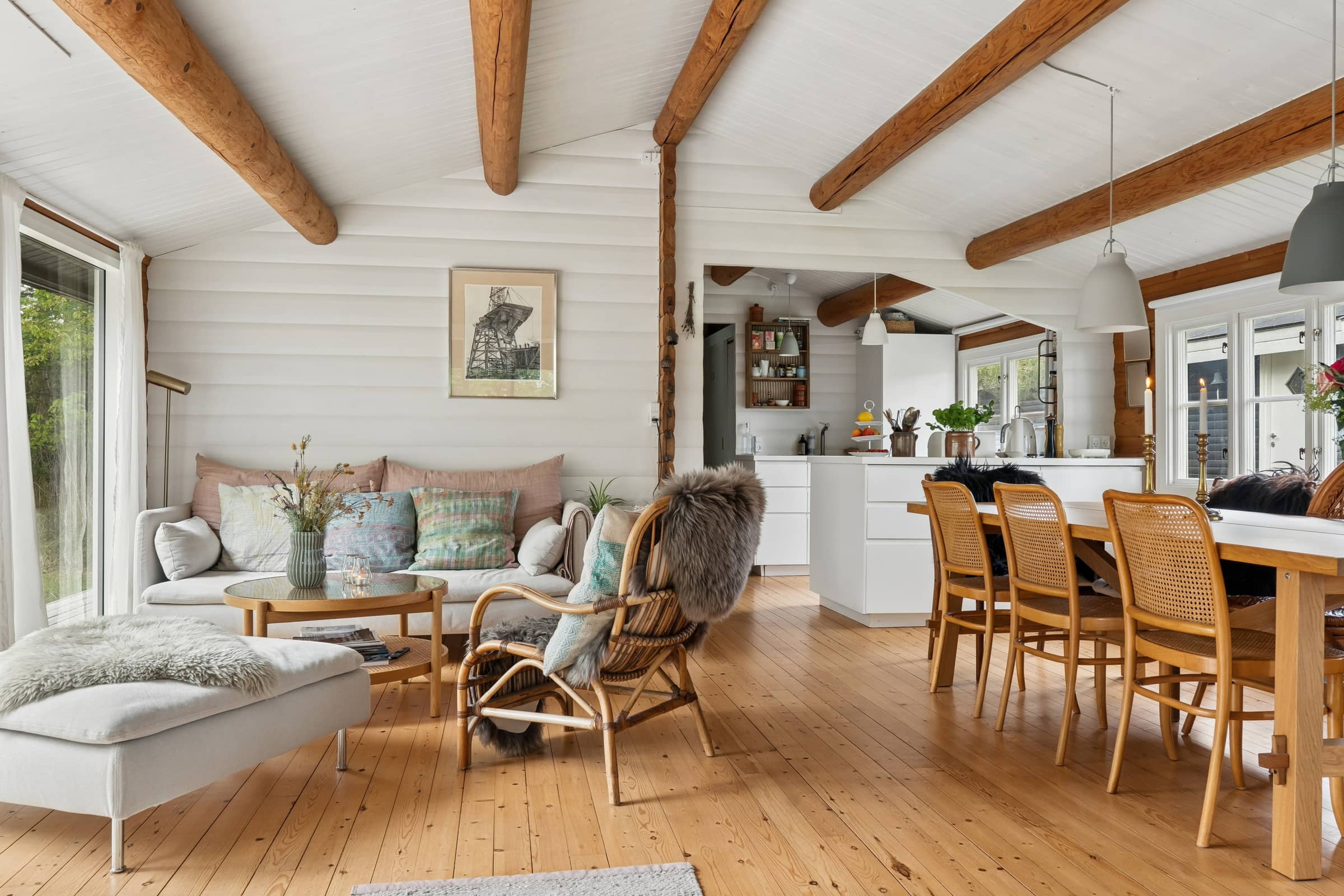 Hyggeligt bjælkehus - ægte sommerhusstemning billede 3
