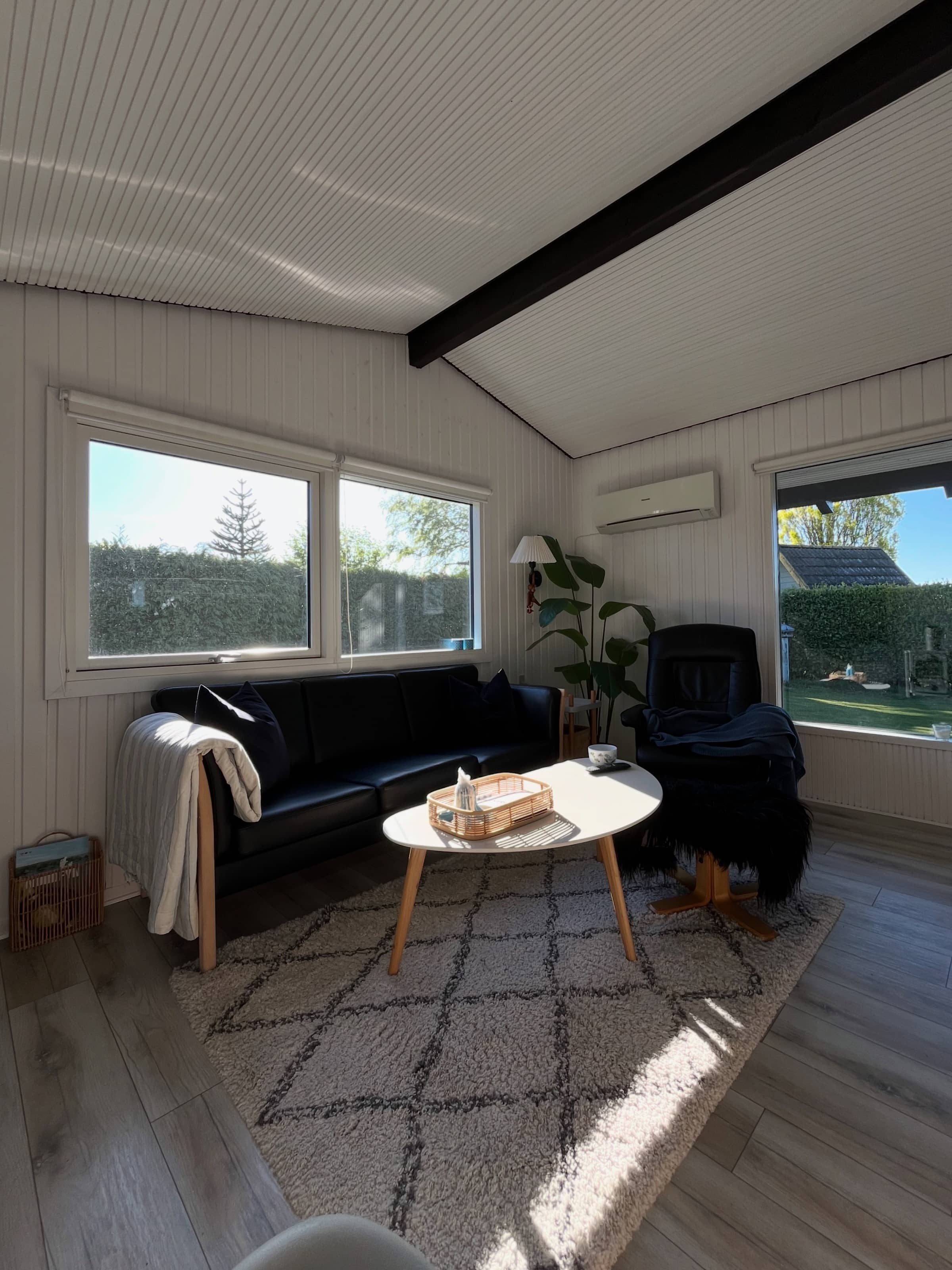 Hyggeligt sommerhus i nordisk stil billede 3