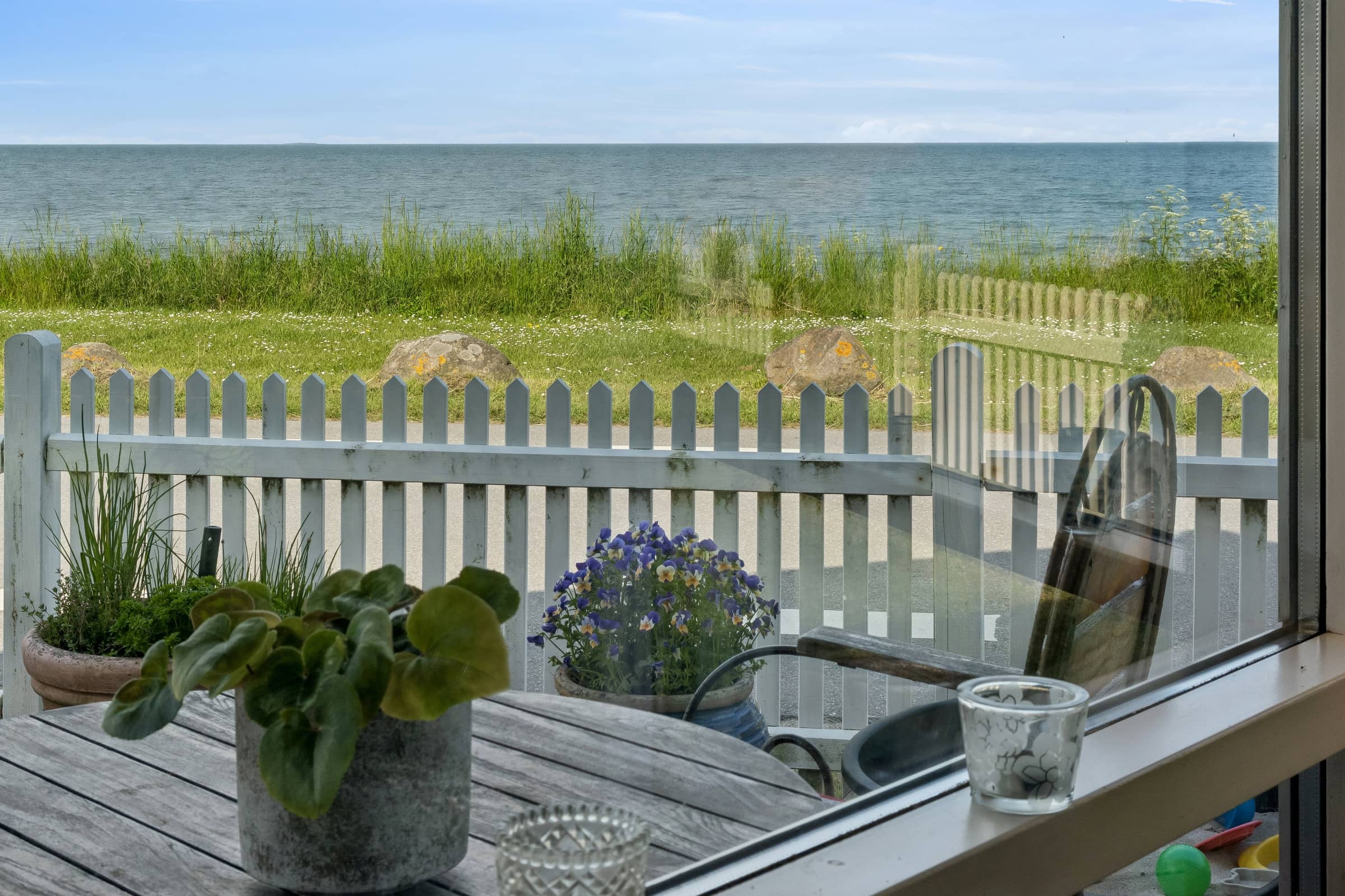 Dejligt sommerhus medudsigt til Kongsmark Strand billede 4
