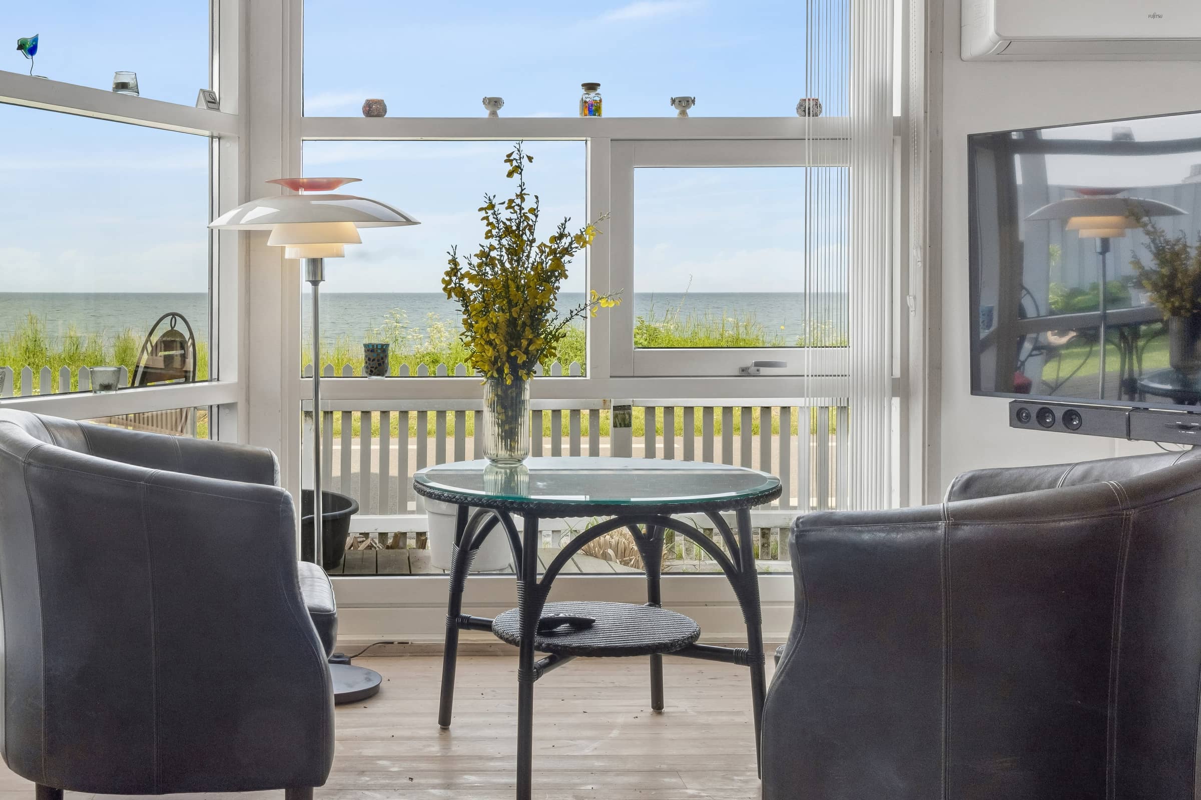 Dejligt sommerhus medudsigt til Kongsmark Strand billede 3