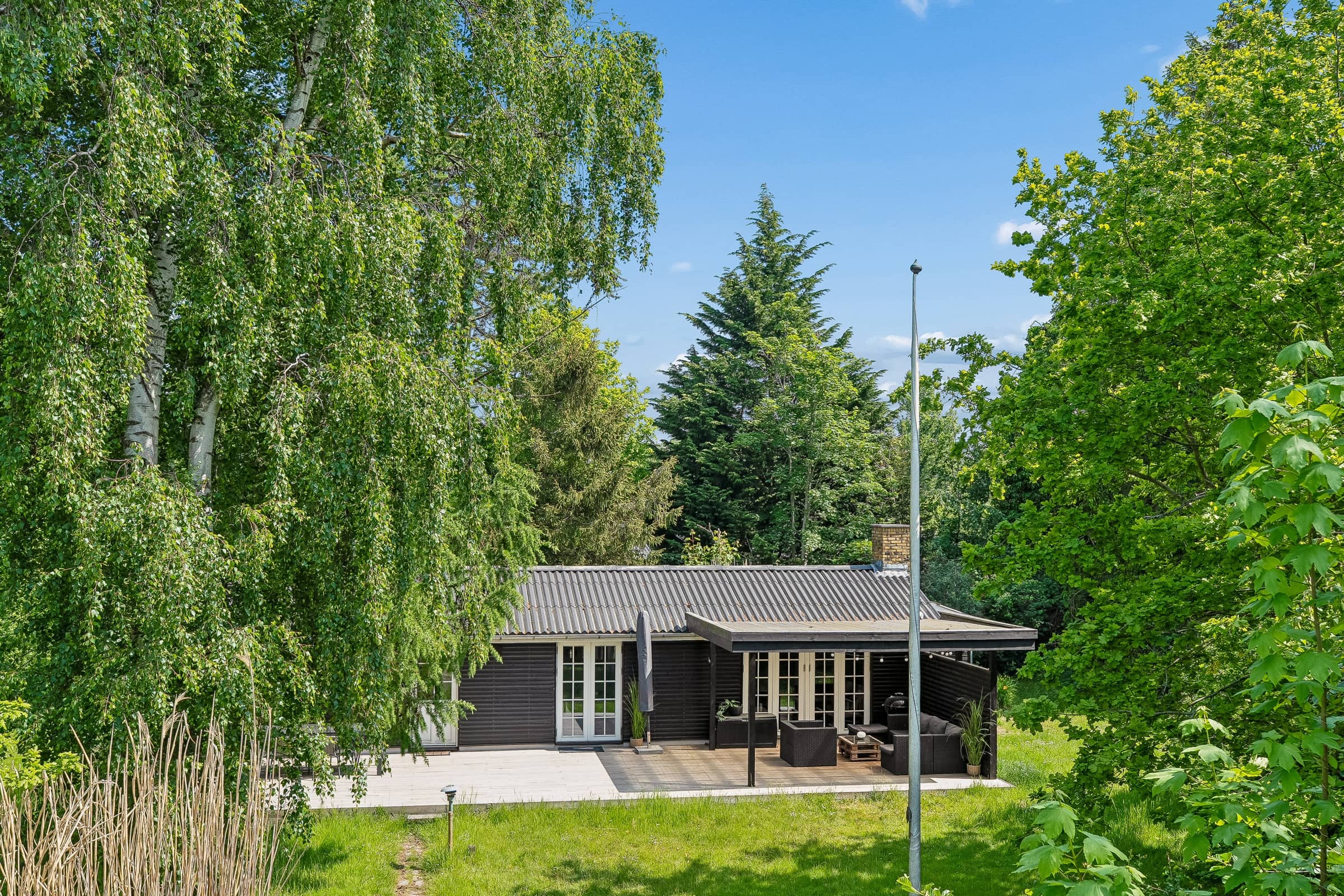 Hyggeligt sommerhus nær vandet i rolige Bredfjed billede 2